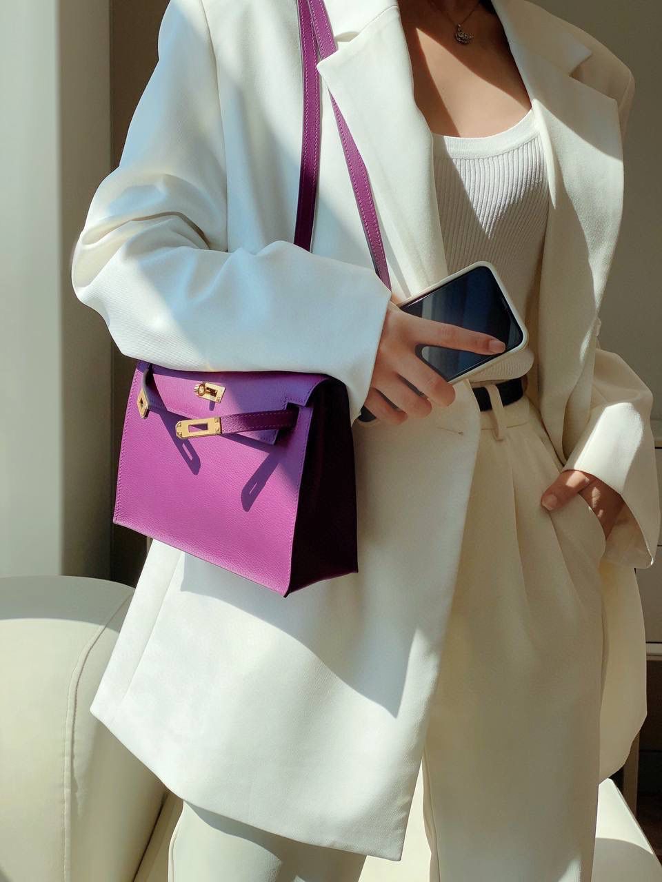 『海葵紫·金』 ‘’Kᴇʟʟʏ ᴅᴀɴsᴇ • Evercolor 🎀 时尚圈就是一个圆！ 最厉害的就是六种背法： 斜背、侧背、肩背、腰包、背包、手包 集美们一定要安排起来‼️ 22Cm