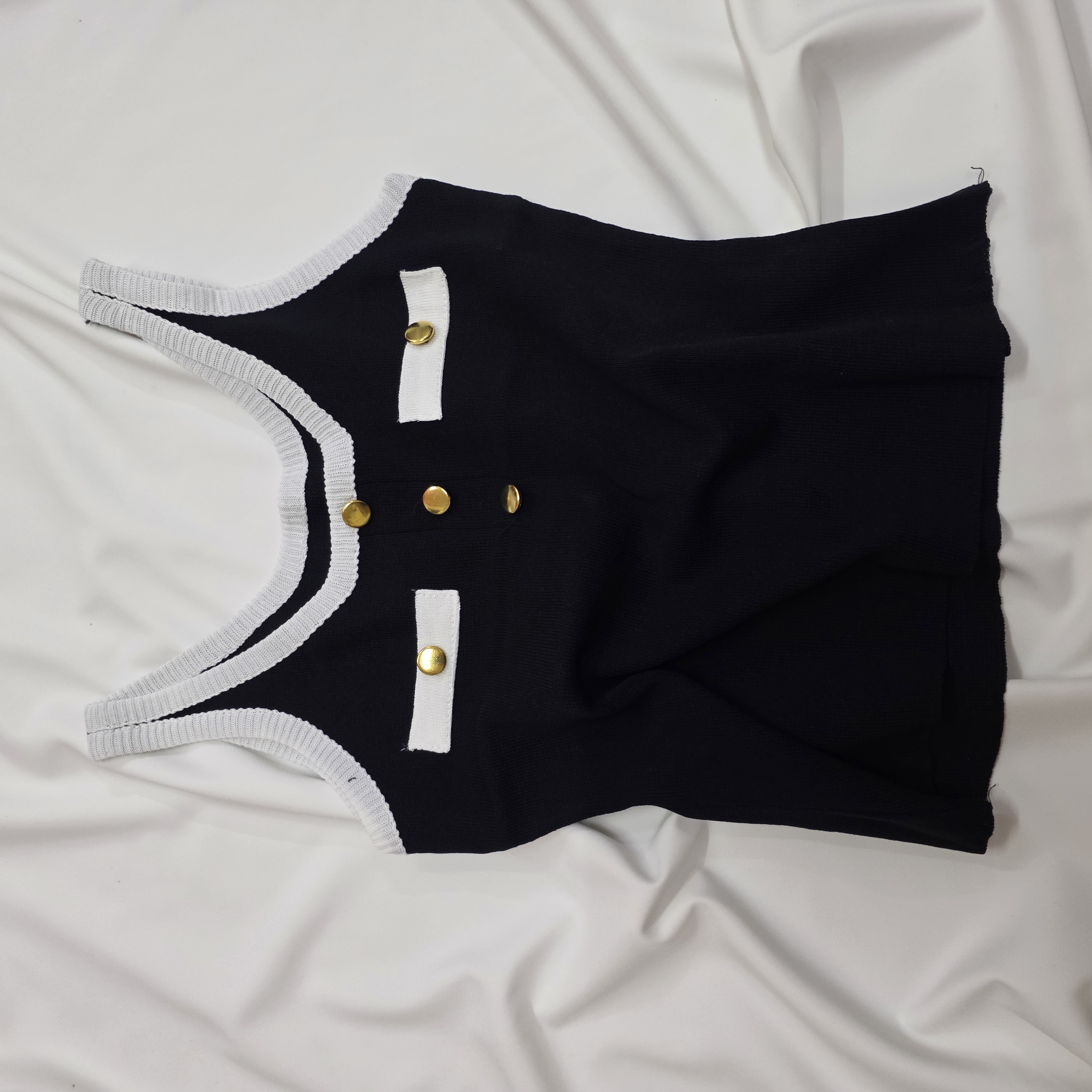 T20022#M6810 [Knit Sleeveless Top] Contrast Trim Button Tank Casual Chic