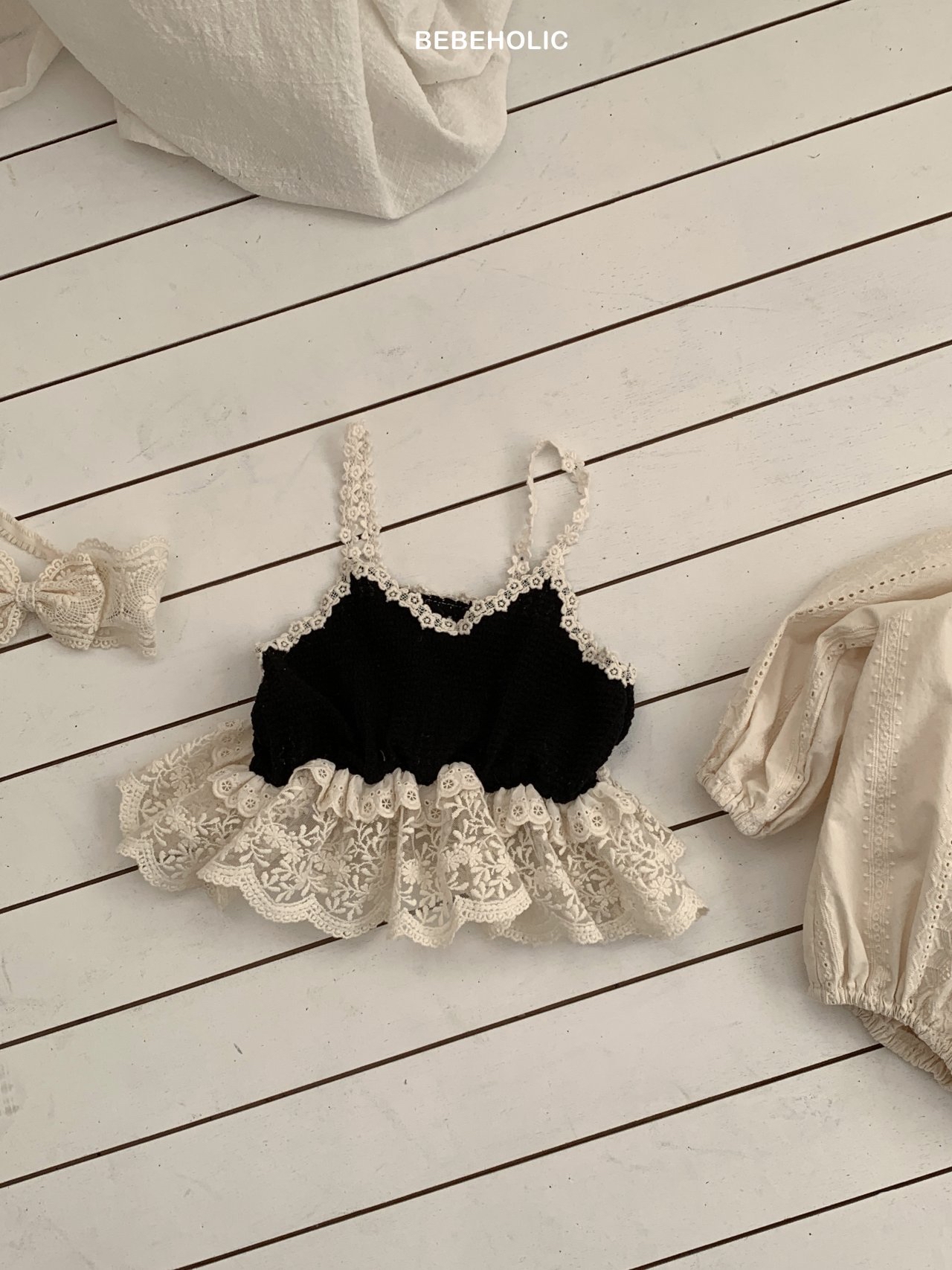 🌸預訂 韓國直送🌸🇰🇷BEBEHOLIC兩色標籤蕾絲花邊吊帶胸衣
