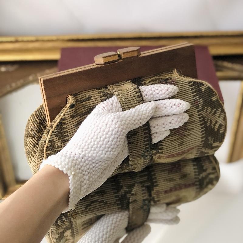 Antique Collectible Turn of Century Tapestry Bag with Rose Craved Wooden Frame and Back Handle (MT666)