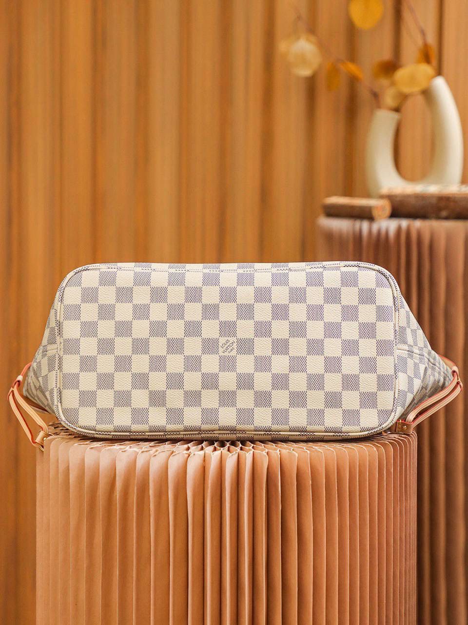 𝐍𝐄𝐕𝐄𝐑𝐅𝐔𝐋𝐋 经典之王👜✨ ▪️尺寸：31*28*14cm▪️ 被称为“性价比之王” 每个女人都该拥有的𝙉𝙚𝙫𝙚𝙧𝙛𝙪𝙡𝙡购物袋， 确实如此，不仅是日常的百搭之王， 更是满足于大容纳量的需求，通勤实用满分好评！ 作为子母包，里面的小包可拆卸单独手提， 一包多用的性价比之王！💕