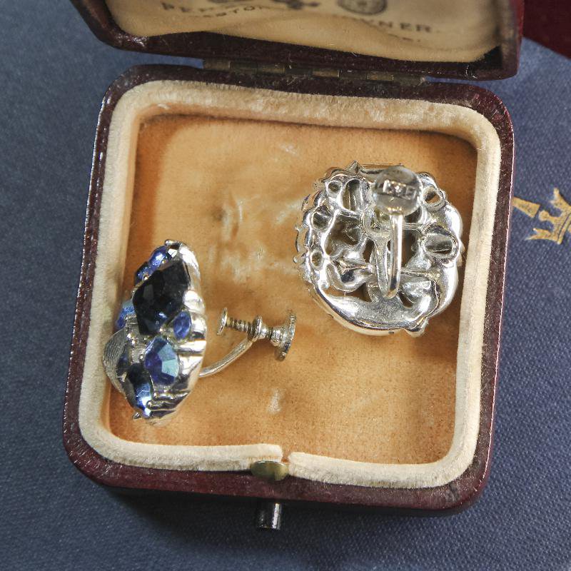 1960s American Lisner Blue Glass x Aurora Borealis Rhinestone Silver Tone Screwback Earrings (NA0277)