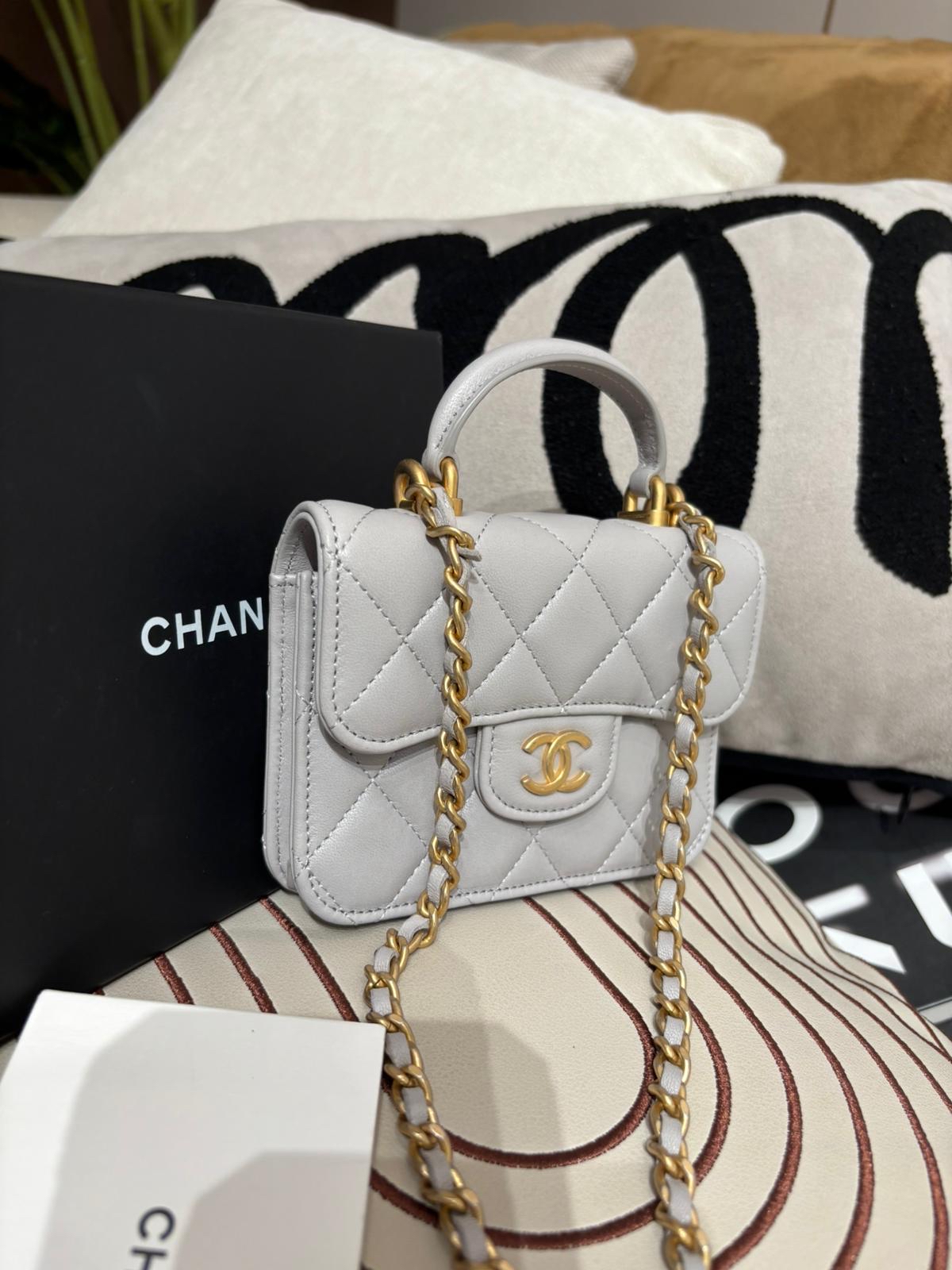 Chanel Small Timeless Classic Handle With Chain Size :L12.5xH9.5xW3.5cm Chain:110cm 100%Authentic ,UNUSED 未使用品 ✅card✅dust bag✅box 