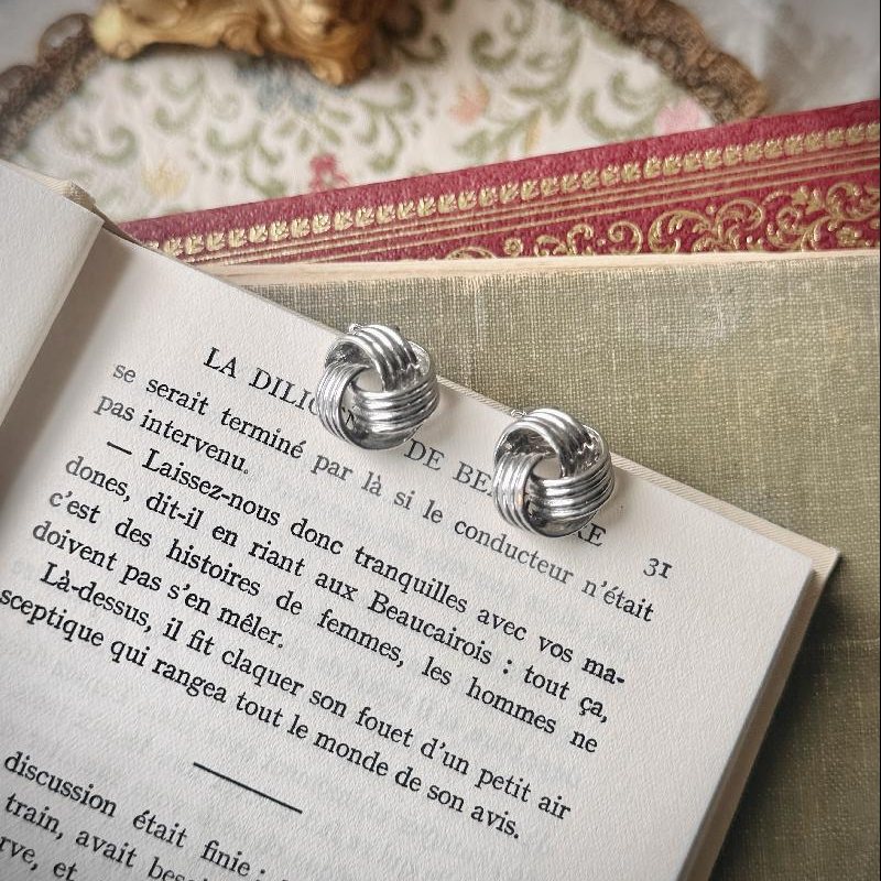 Vintage C.a. 1960s Silver-Tone Textured 3D Knot Motif Clip Earrings (MT2424)