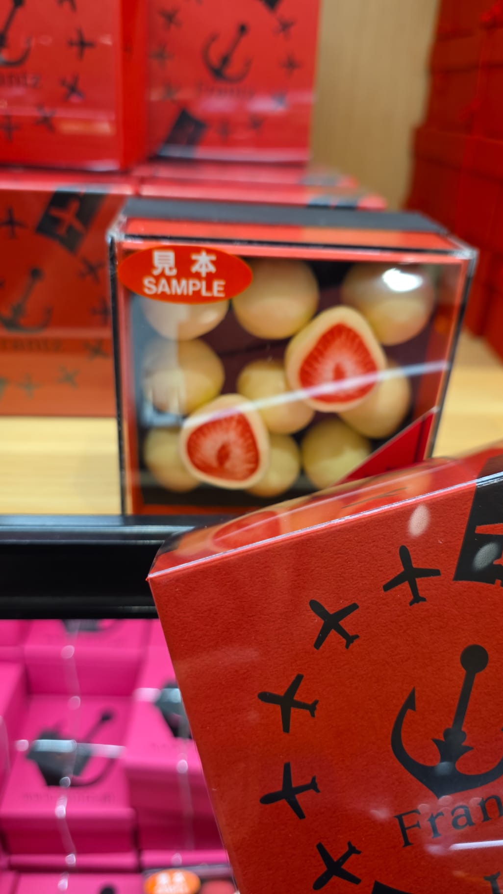 kobe strawberry chocolate truffle 空港限定