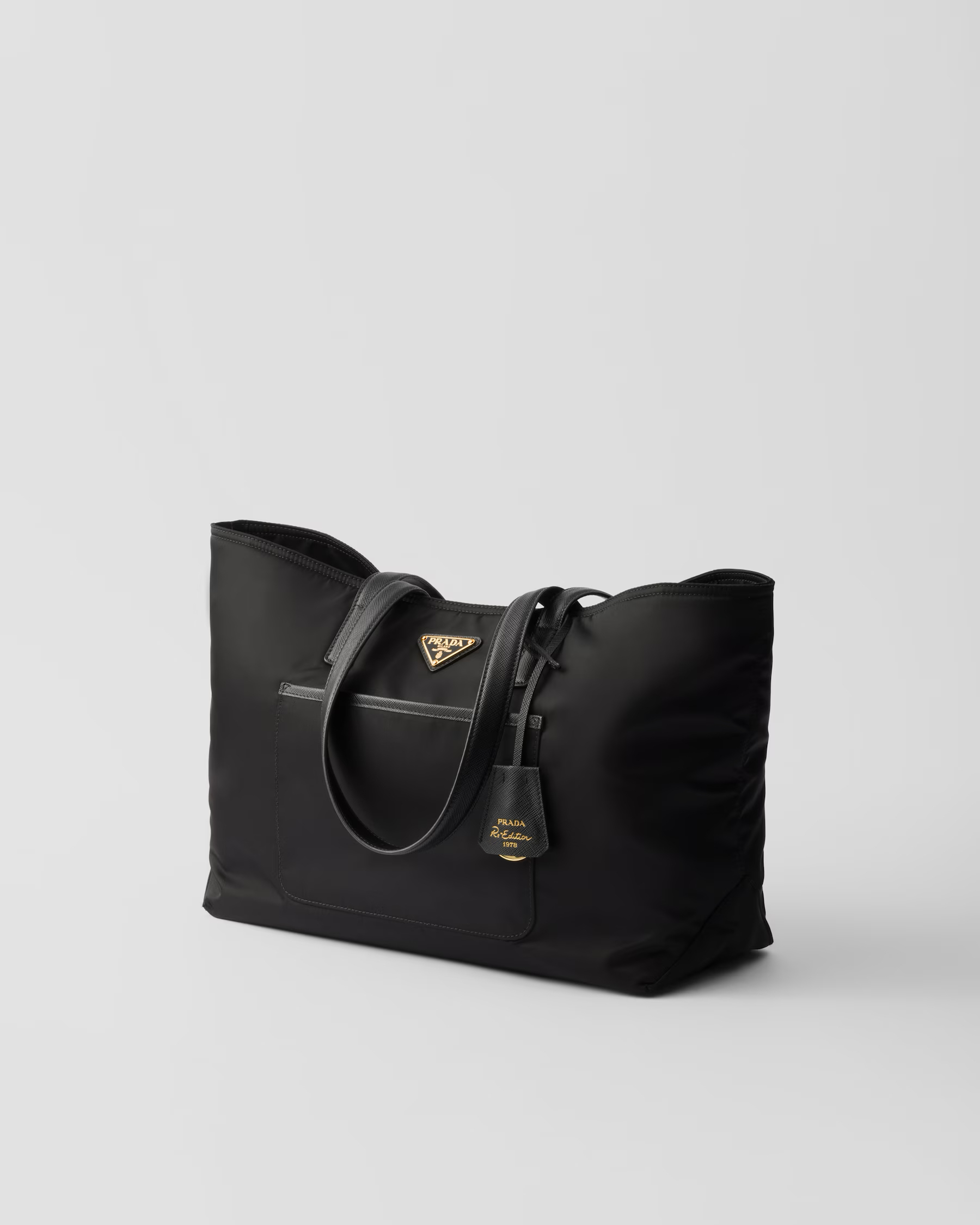 精選貨品優惠🩷訂貨🍒Prada 1978 Medium tote bag  經典款皮質肩帶！使用率超高！放到A4  Size 35x26x15cm