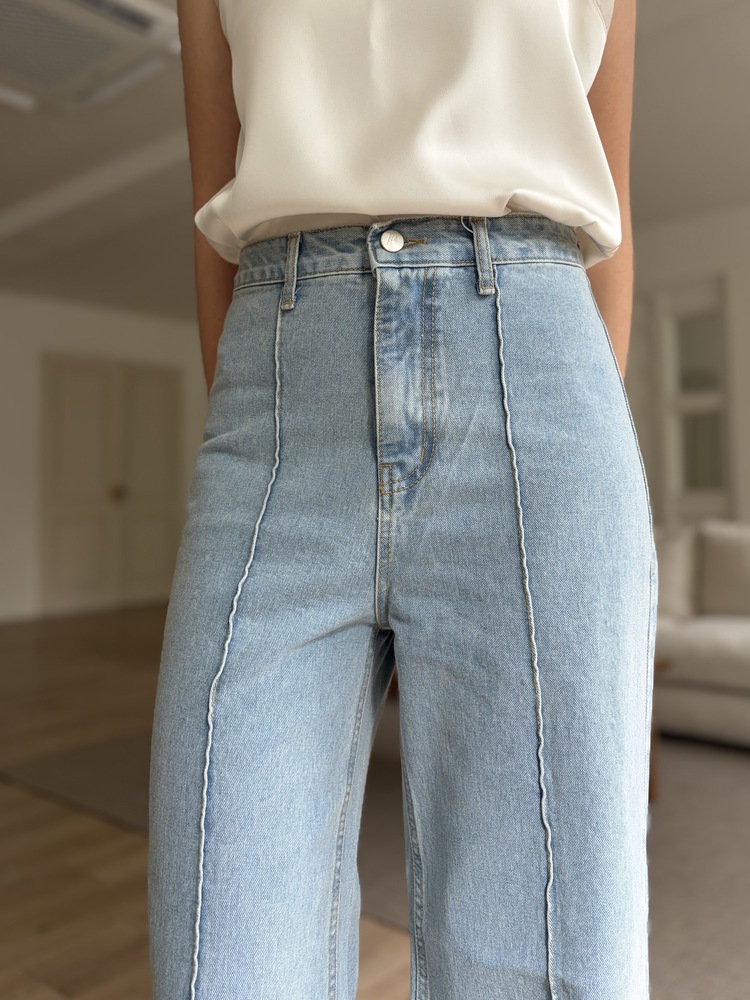 The Seamline Wide-Leg Jeans
