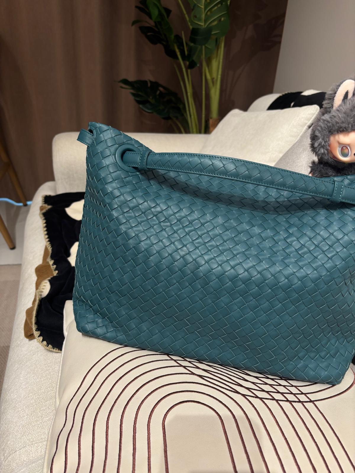 Bottega Veneta BV Shoulder Bag 100%Authentic, 99%New ✅Dust bag
