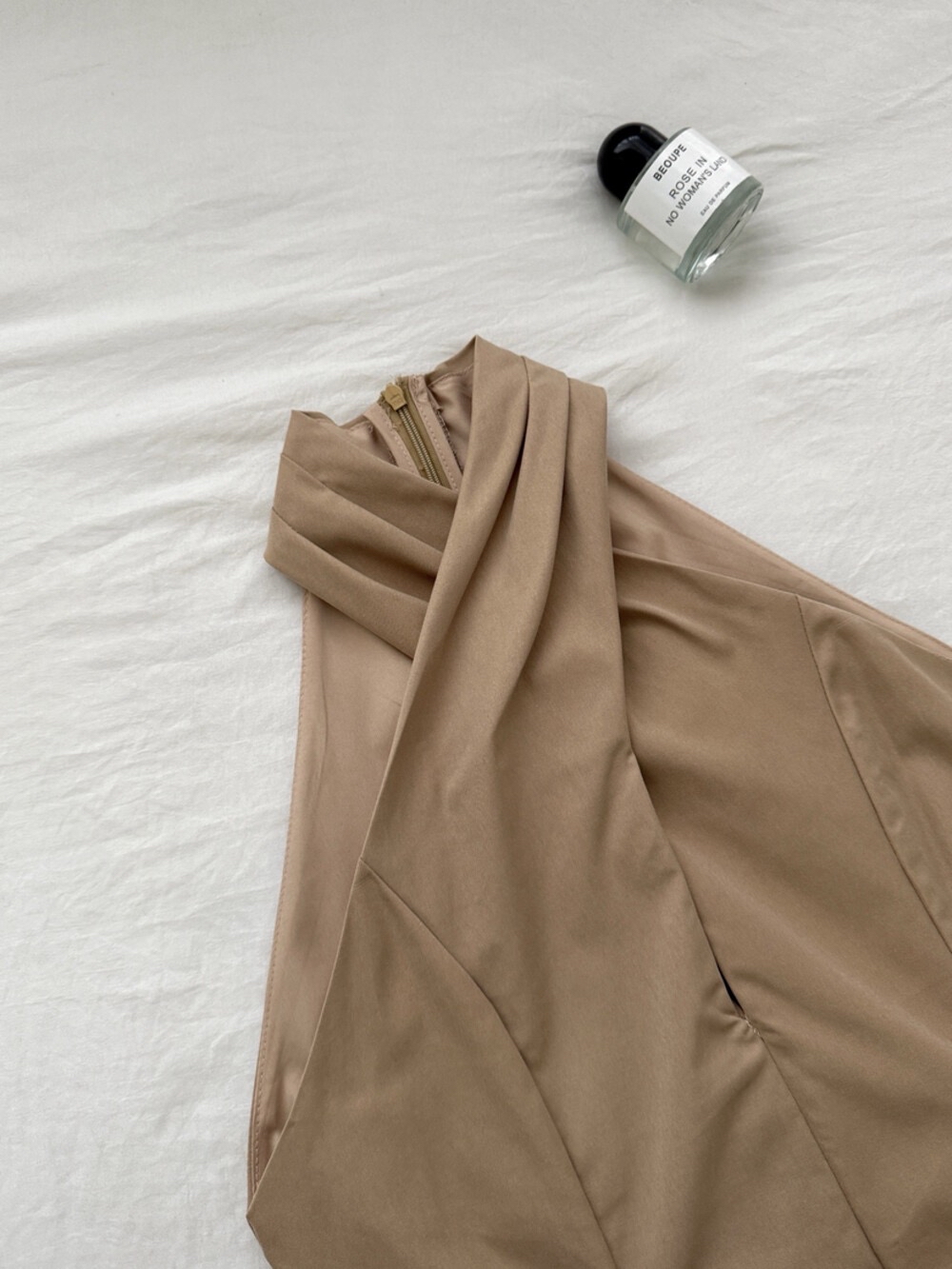 法式设计感老钱交叉挂脖收腰背心 （配腰带） Halter Neck Belted Sleeveless Top