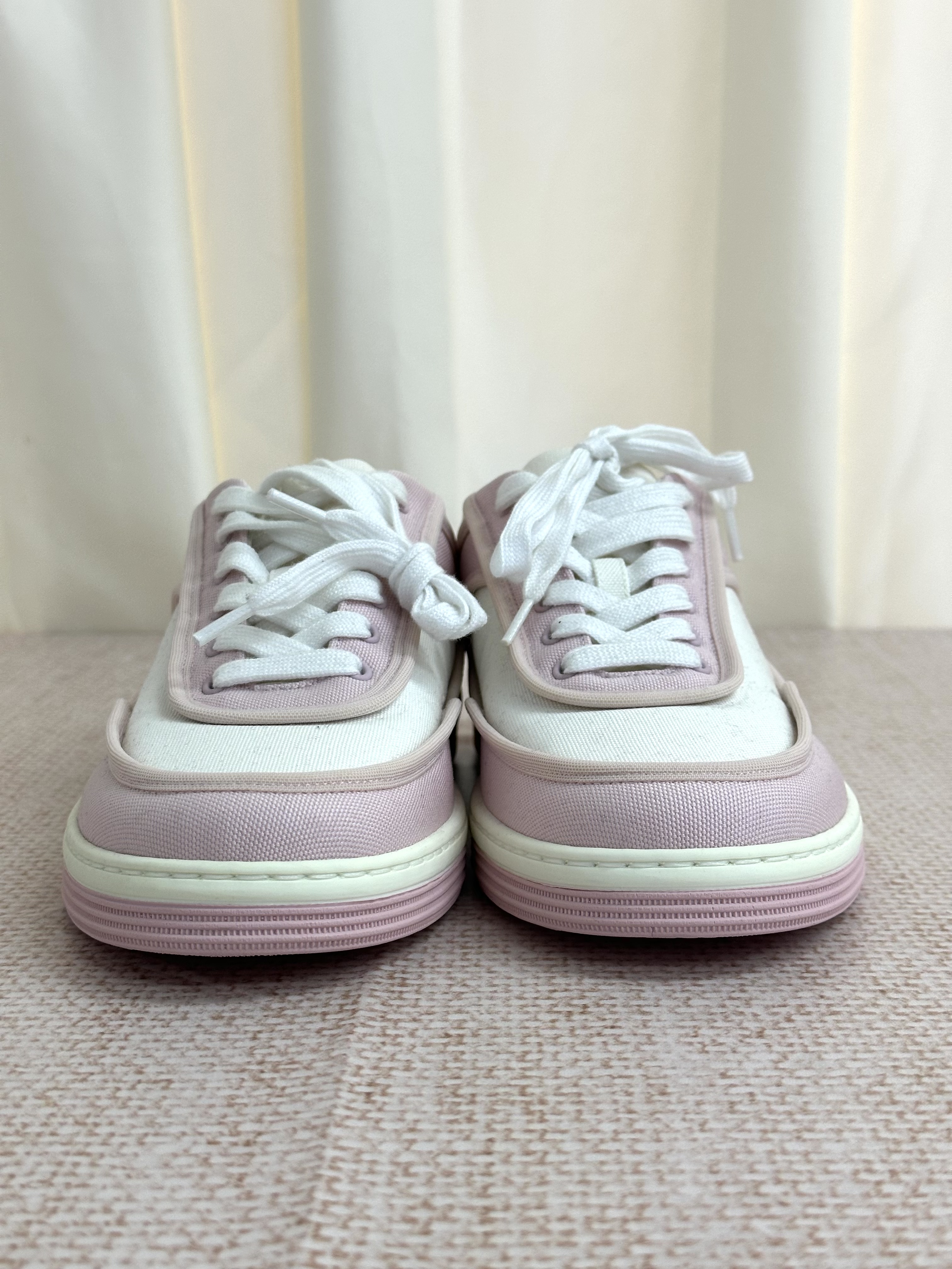 Pre-Owned Chanel Canvas Low Top Sneakers / Product Code: 26040720