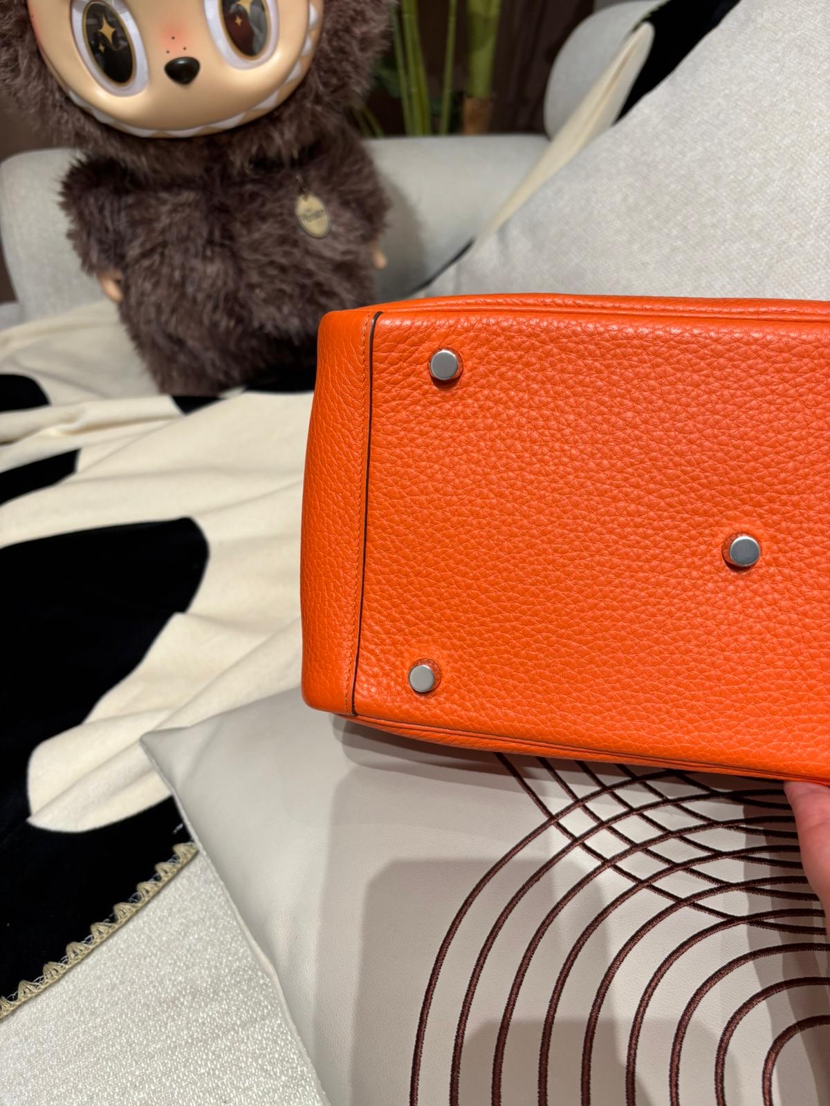 Hermes Lindy 30,Stamp T 愛瑪仕橙 100%Authentic, 95%New ✅Dust Bag✅Rain coat✅Box