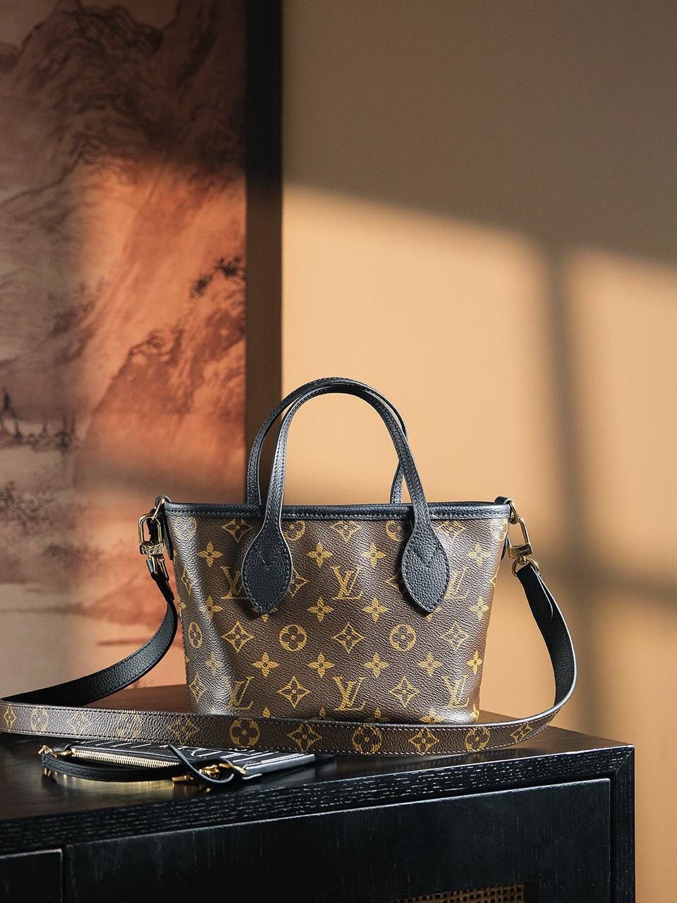 𝐍𝐄𝐕𝐄𝐑𝐅𝐔𝐋𝐋 𝐈𝐍𝐒𝐈𝐃𝐄 𝐁𝐁芯片菱形跳动码系列👜✨ 上市的第一天就处于断货王， 老花经典元素搭配上百搭进口颗粒牛皮，正反两用🔥再次刷新一款热门大爆款，强烈推荐必入的高颜值！上身一秒爱上，实用性超强，颜值还属于耐造耐看百搭，史上最实用且高颜值的爆款之王！ 五金材质：厚镀纯钢五金 皮料材质：法国原厂皮面料【芯片版】 尺寸详情：𝟏𝟔.𝟓*𝟏𝟏*𝟐𝟔.𝟓𝐜𝐦