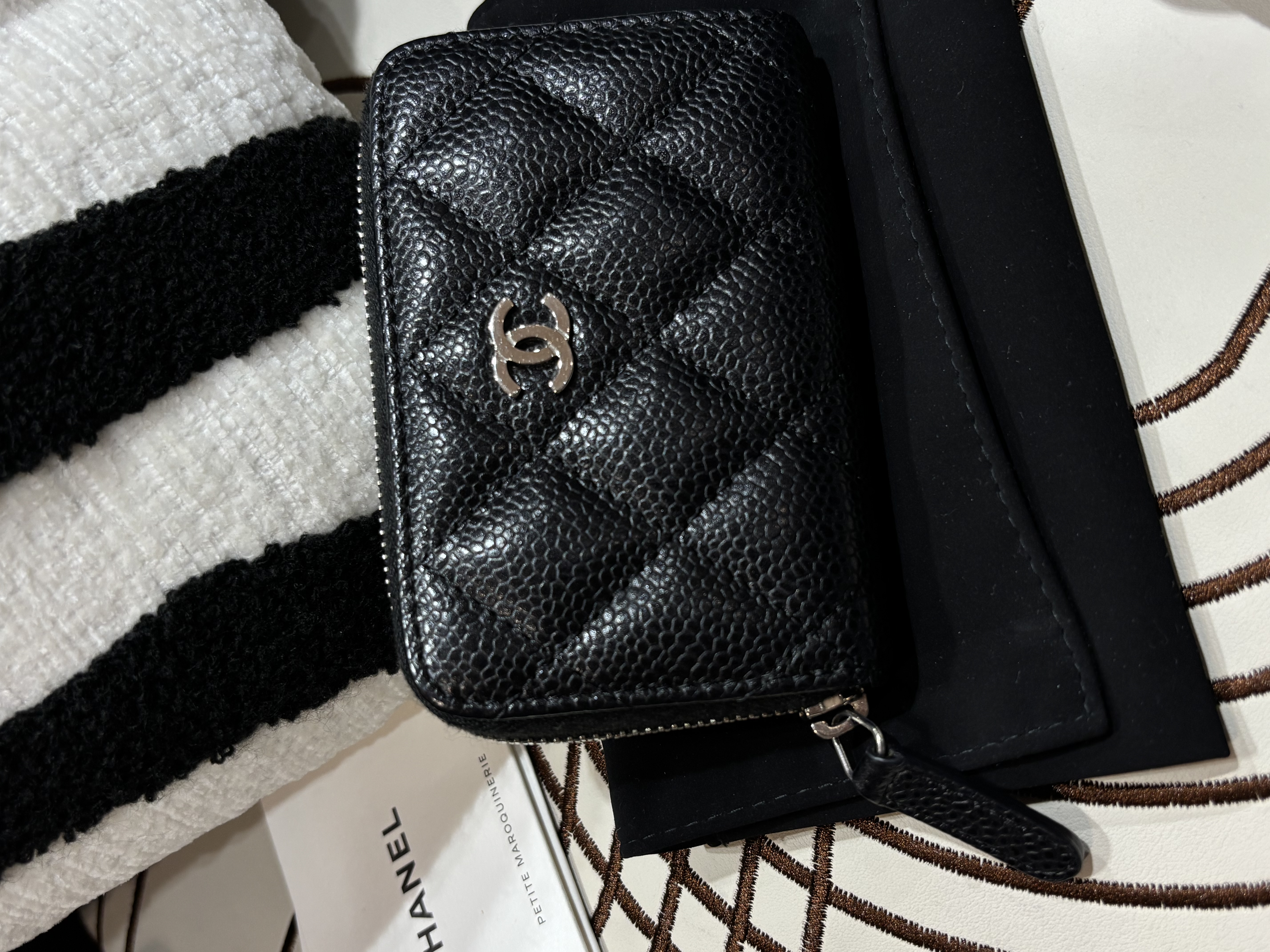 Chanel zip coin purse card holder wallet 100%Authentic, 98%New  ✅24card✅Dust bag 