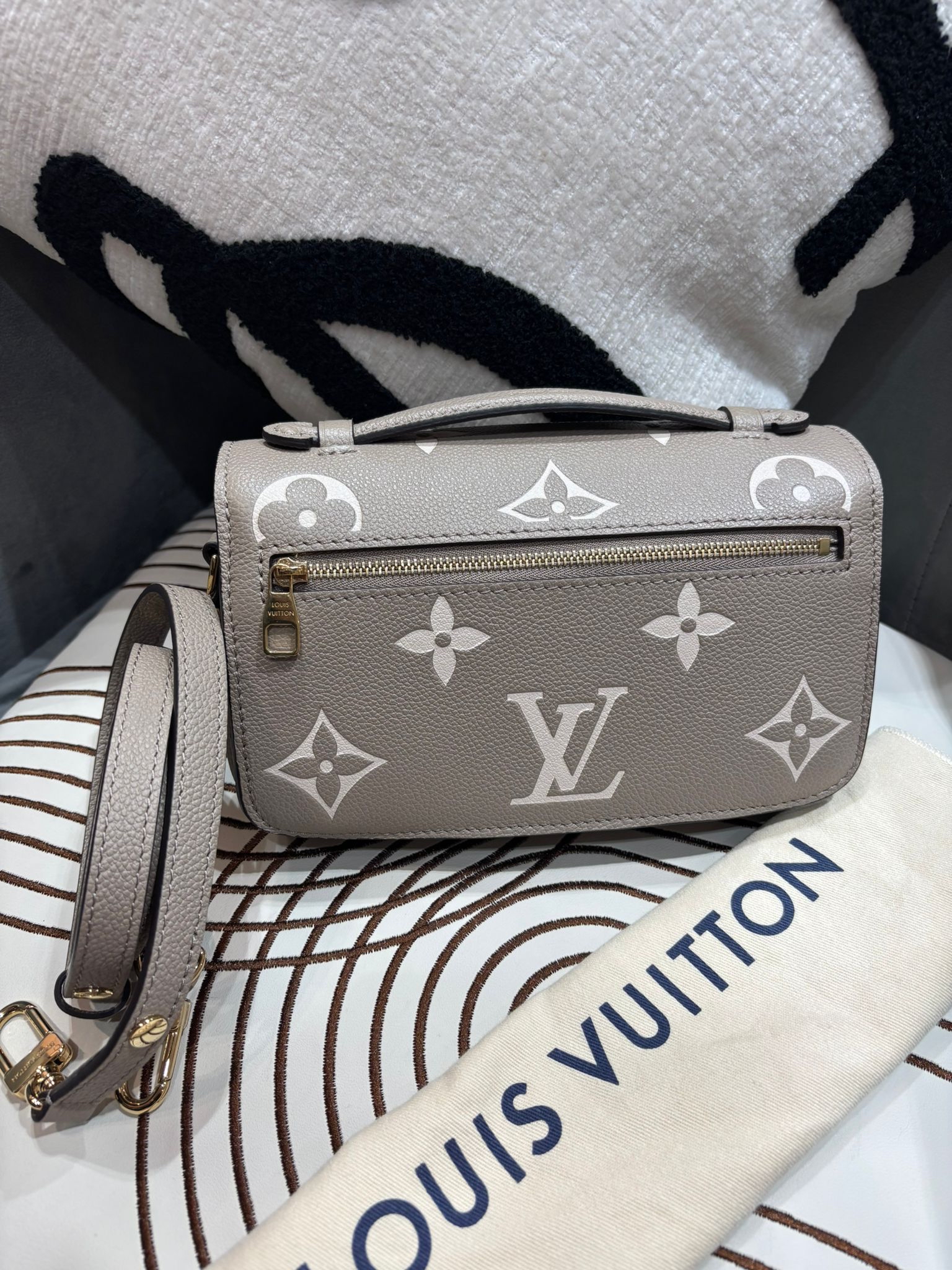 Lv Metis east west Calfskin 100%Authentic,98%new ✅dust bag  