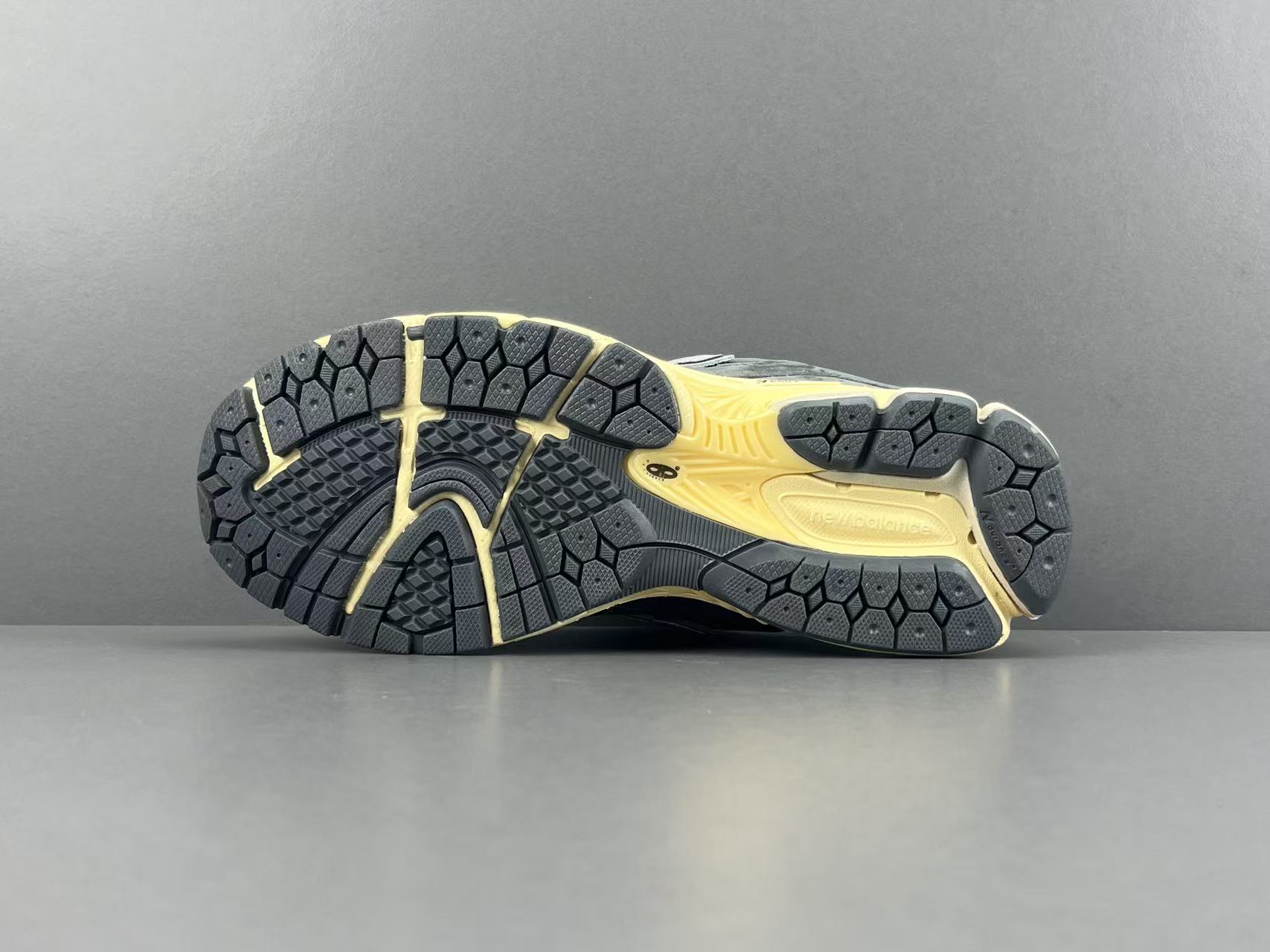 New Balance 2002R ML2002RHQ