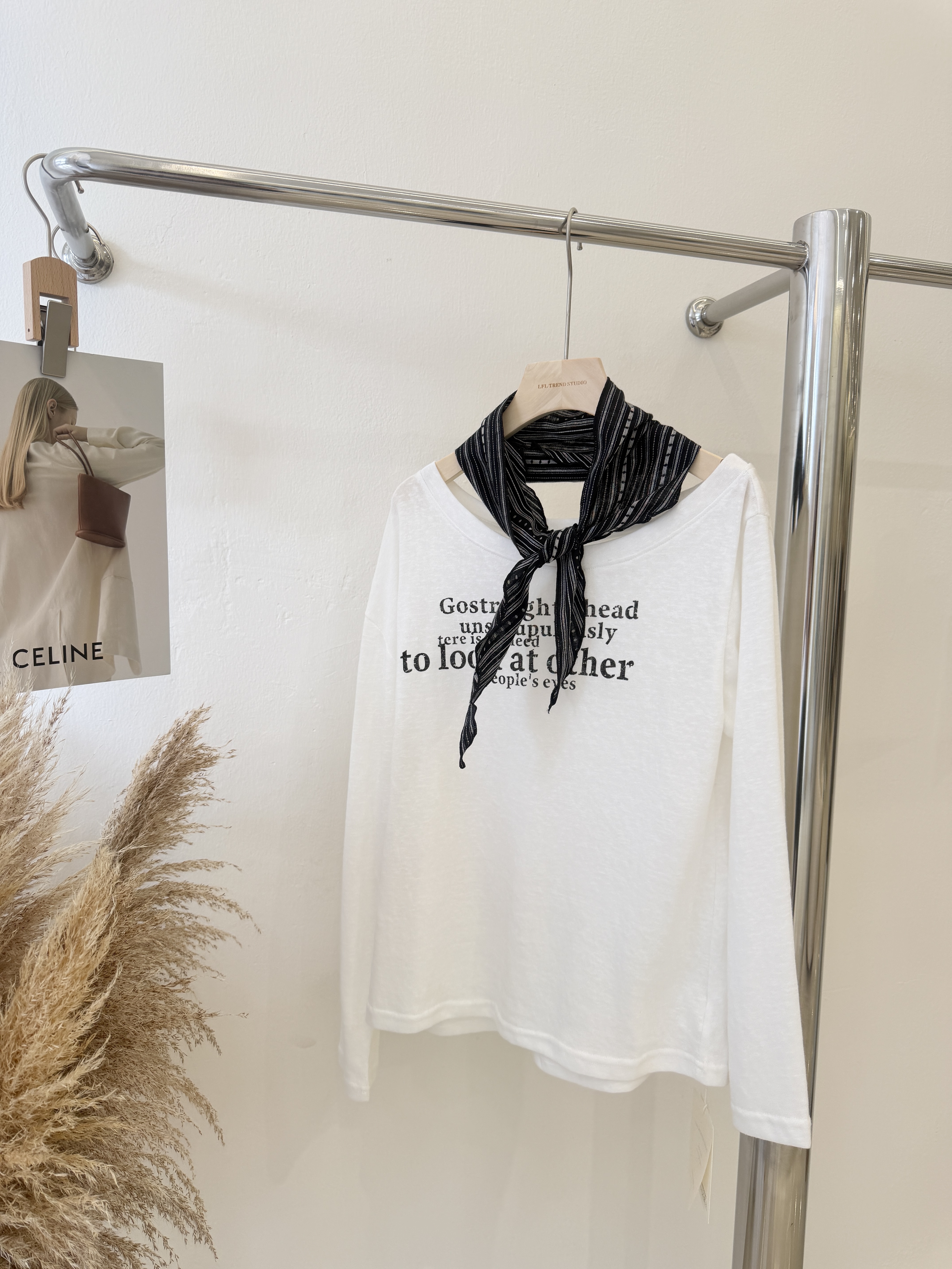 6407 爆款丝巾露肩上衣(送丝巾)