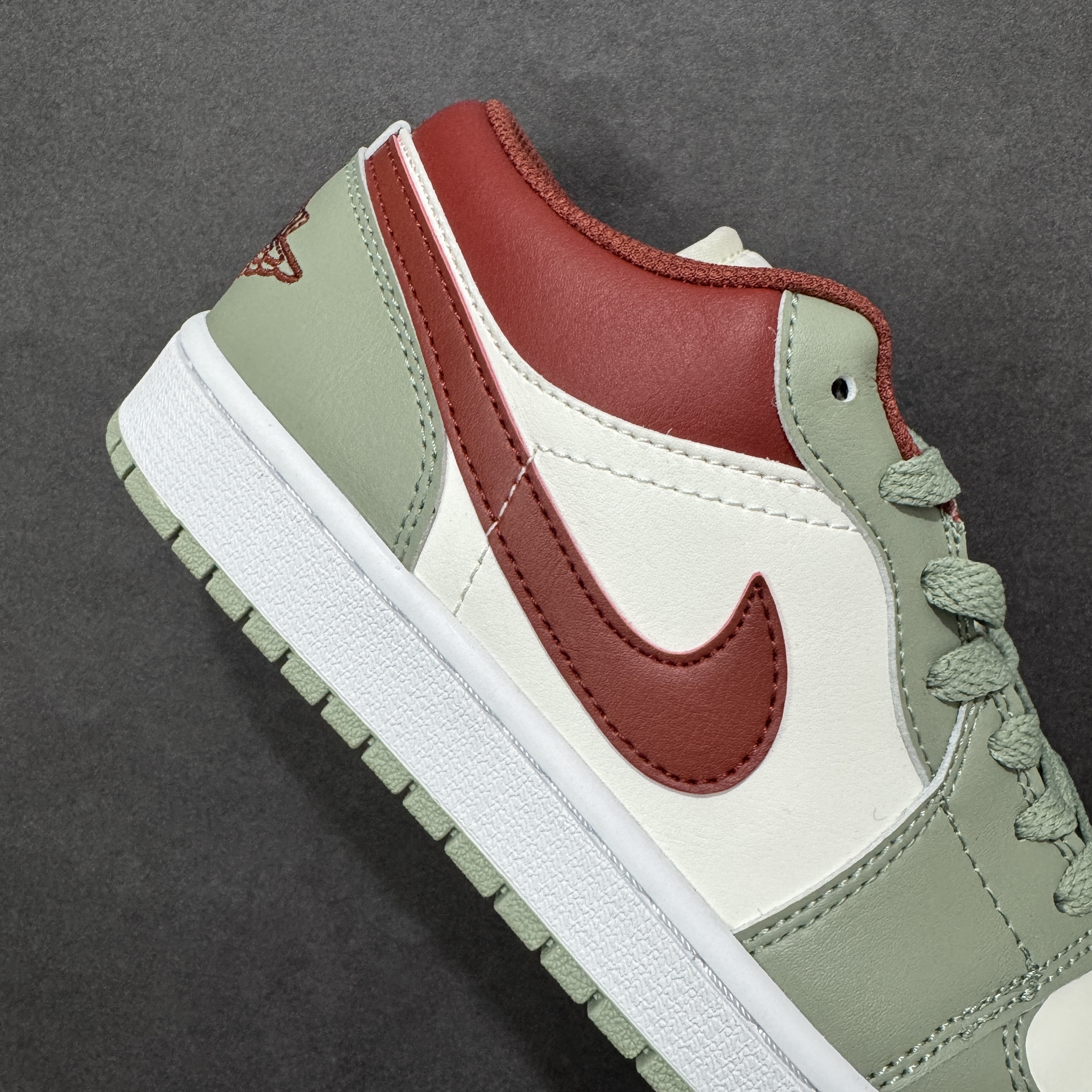 Air Jordan 1 Low 553558-133