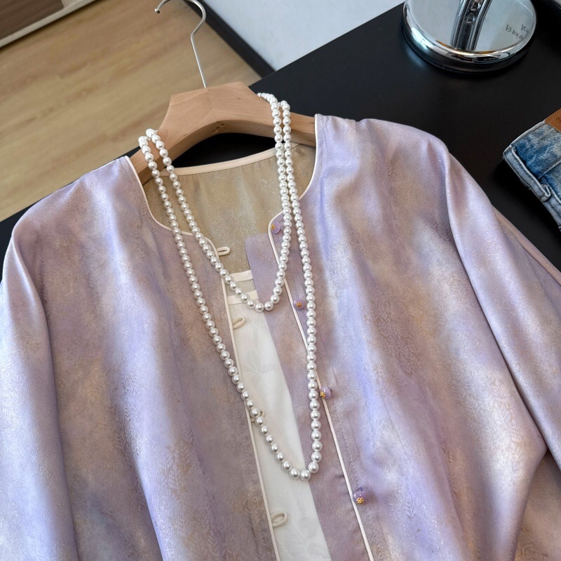 B70(0198衣) 新中式人丝面料提花卷边袖前排珠子紫开衫上衣