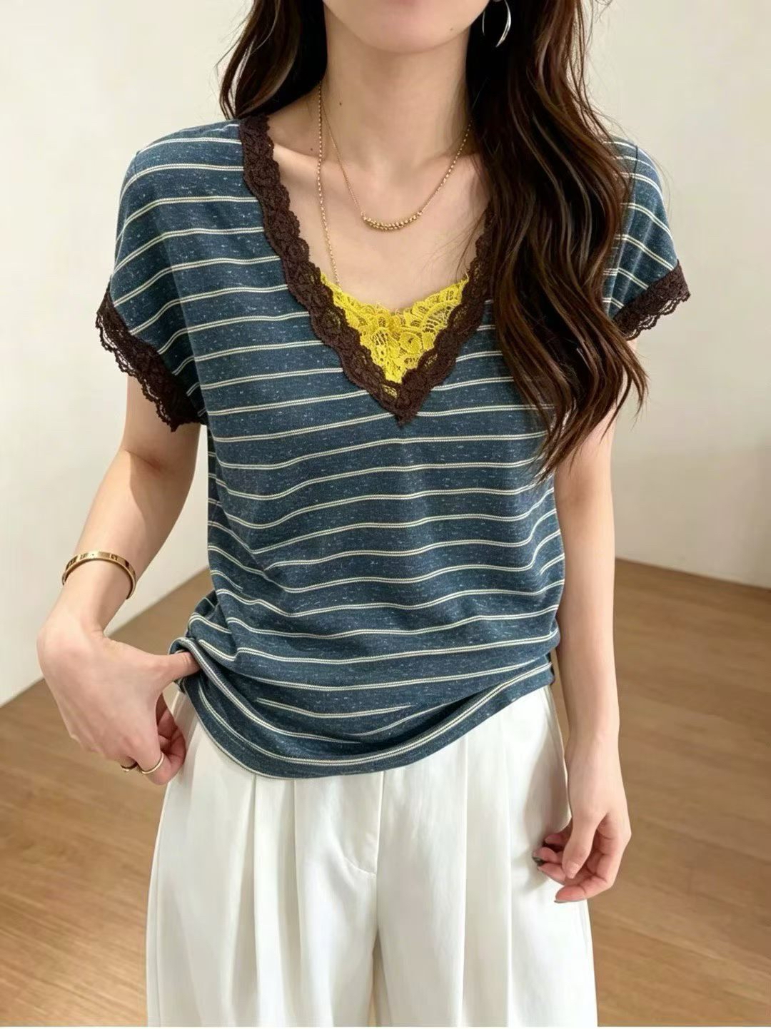 顯瘦V 領間Top 
