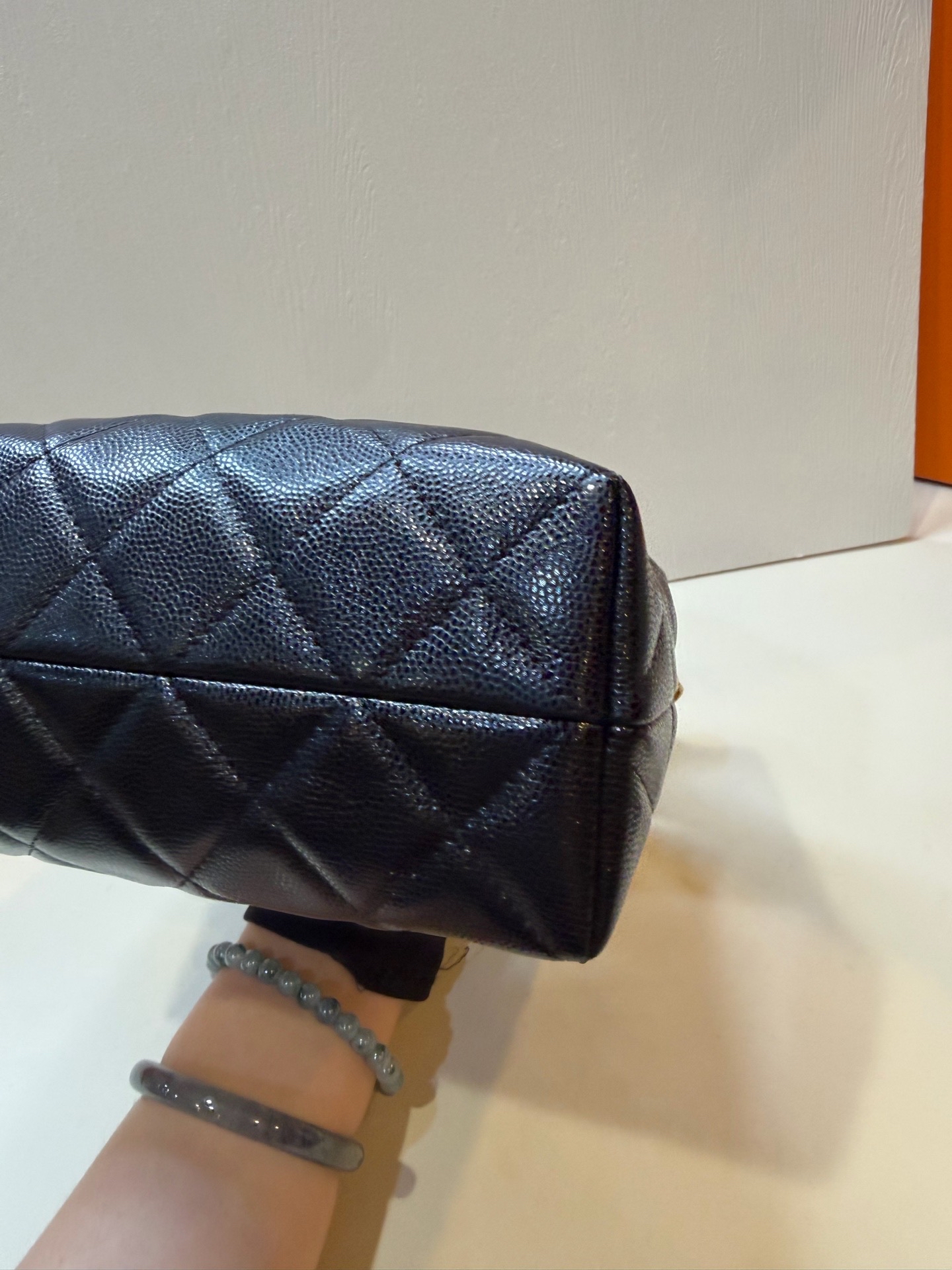 Pre-Owned CHANEL Hobo Handbag / Product Code: 26042529