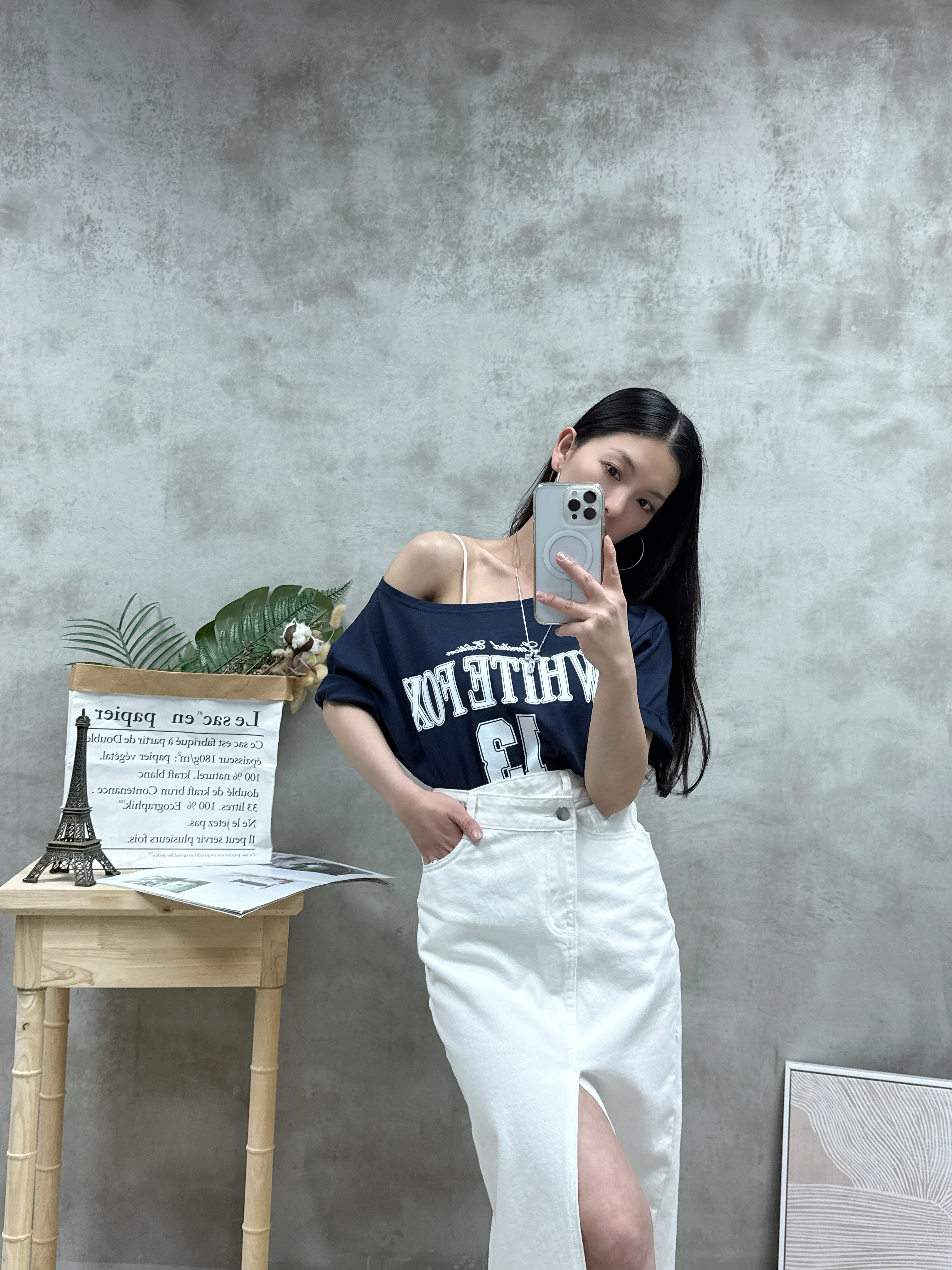 F09 單邊露膊英文字tee