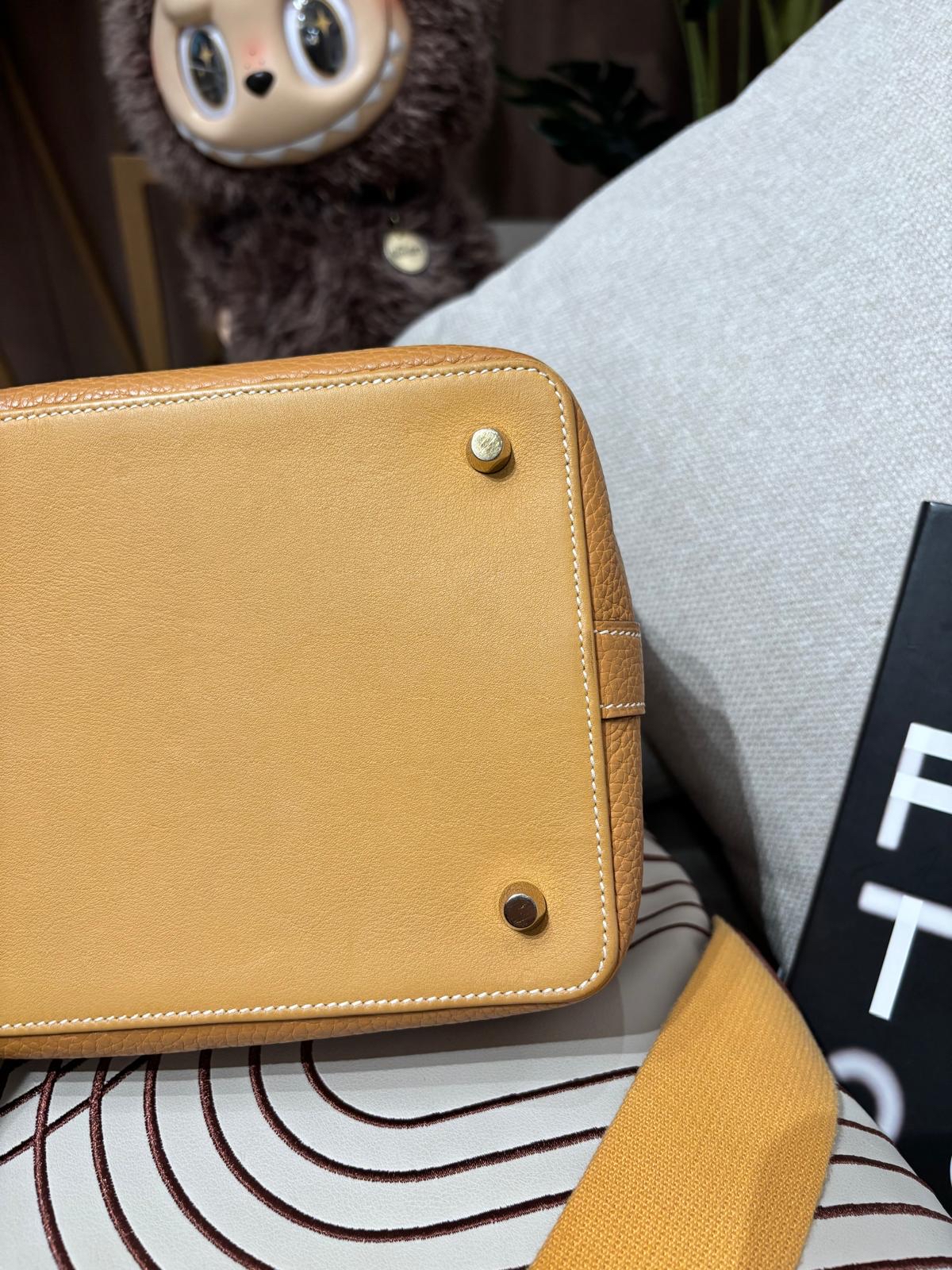 Hermes Toolbox 20 Stamp Y 芝麻色金扣 100%Authentic, 95%New ✅Dust bag ✅Box