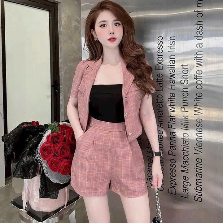 格紋西裝外套和短褲两件套