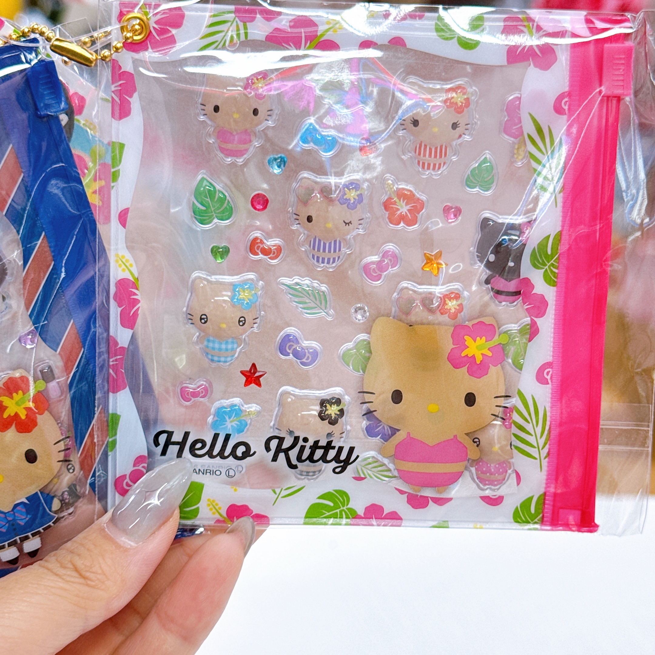 日本直送Hello Kitty透明拉鏈袋掛飾連立體貼紙
