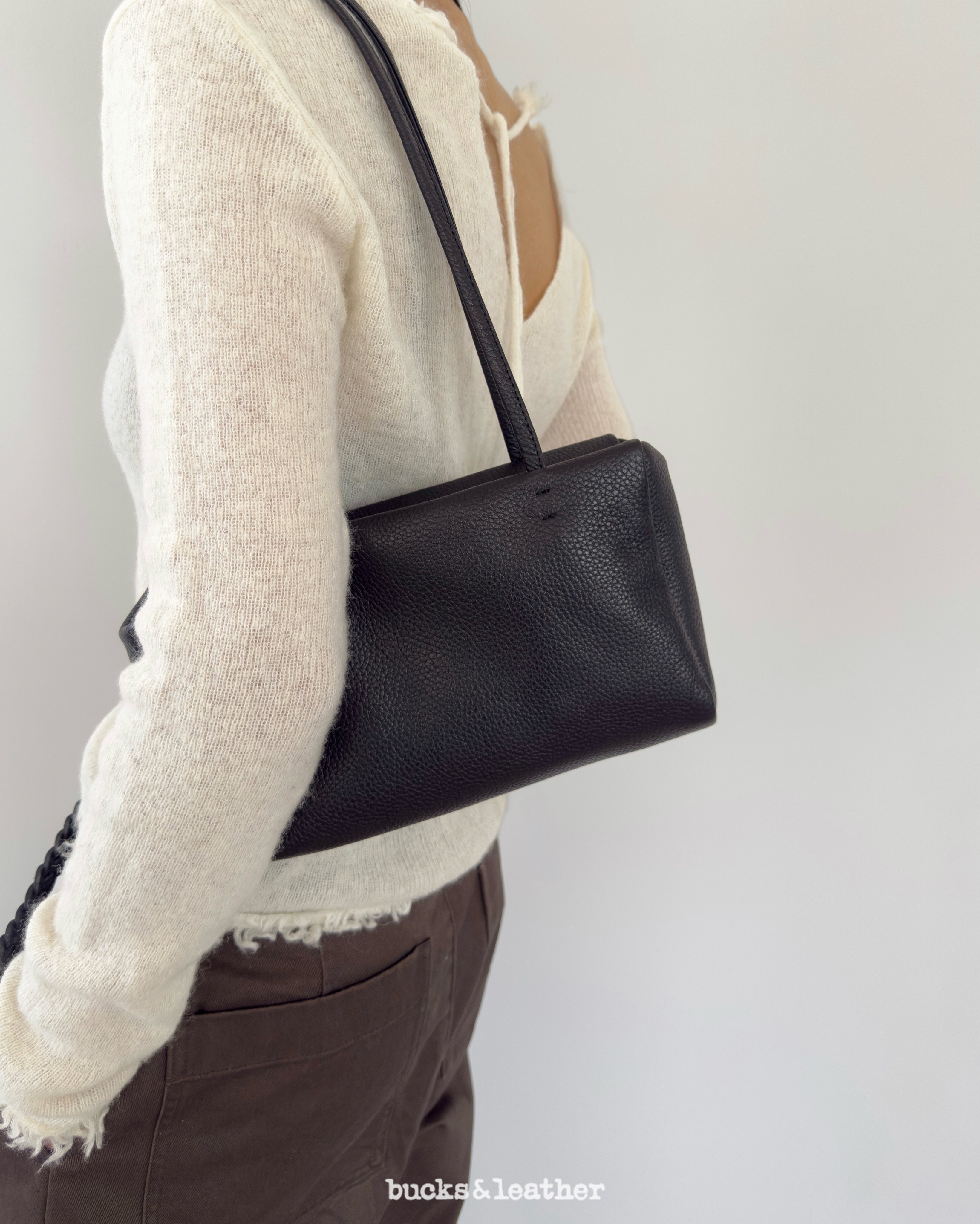 【26FW 】預訂_Slim Shoulder Bag By Bucks & leather