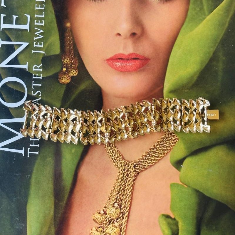 Monet C.a. 1950-60s Golden Sea Shell Bracelet - 7.5"(MT2452)