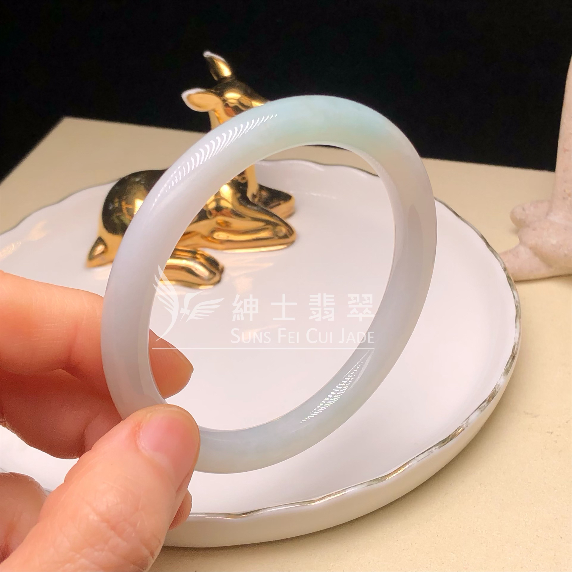  #C06280 淡綠圓鐲55.8mm 