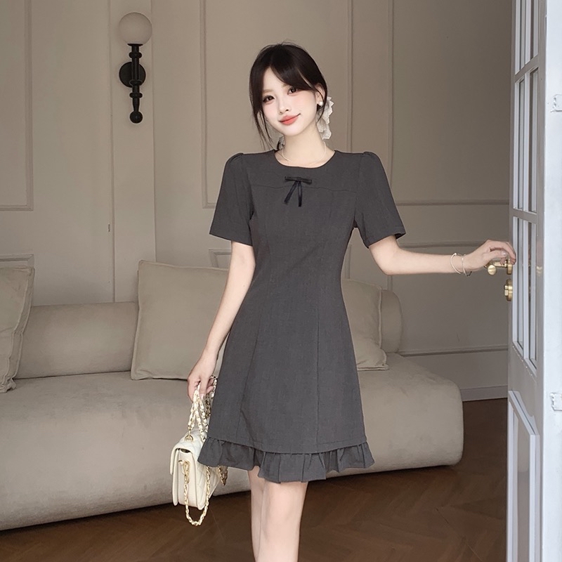 B128(322) 法式高级感圆领前部蝴蝶结荷叶边下摆黑灰连身裙