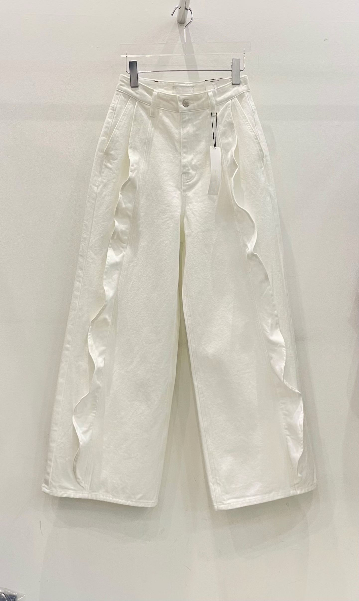 Stylish ruffle wide jeans 