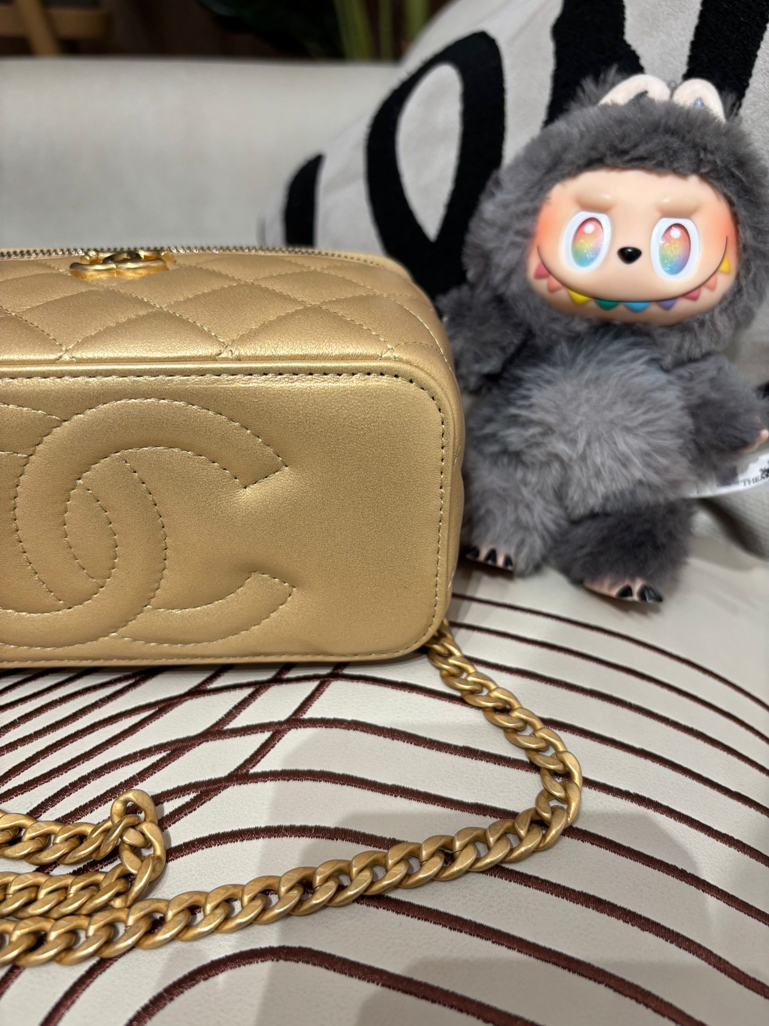 全新未使用品 Chanel Vanity With Heart Pearl Crush 100%Authentic, Brand New 全新 ✅晶片✅Dust bag✅Box