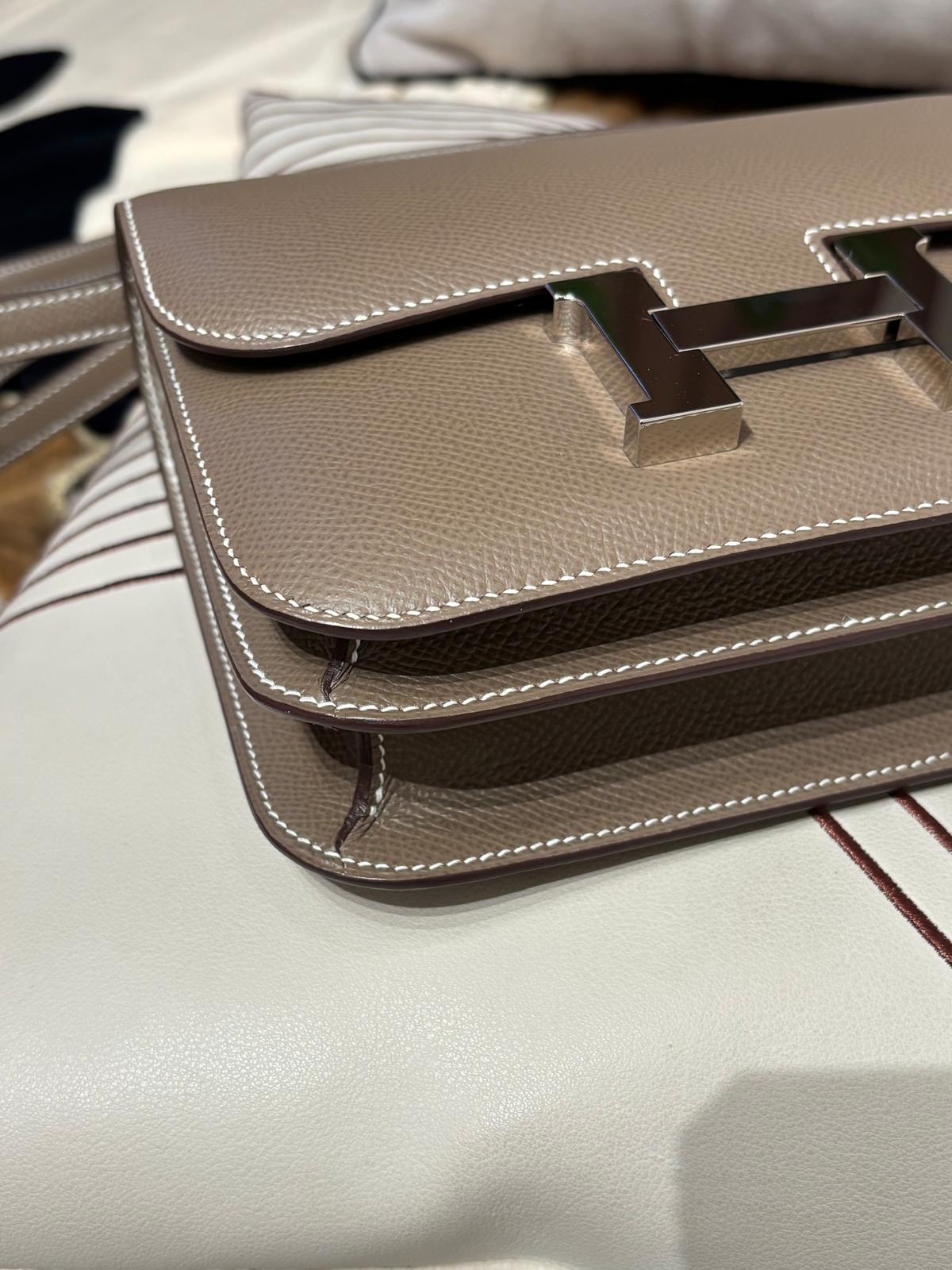 Hermes Constance mini 19 , Stamp Y 大象灰銀扣epsom 牛皮100%Authentic, 98%New ✅Dust bag ✅Box