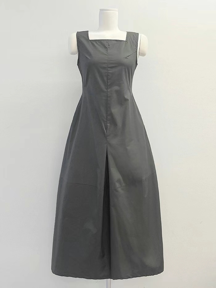 Square Neck Sleeveless Dress with Structured Seams ‖ 方领无袖立体剪裁连身裙 KR02401701