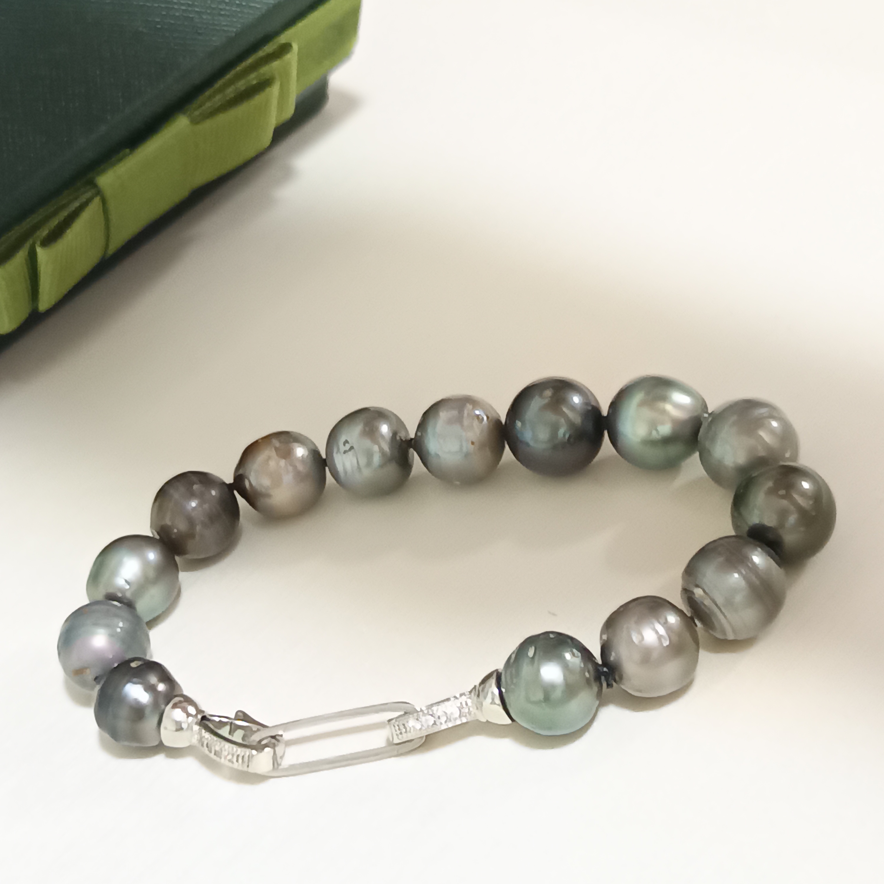 特價品‼️近圓強光微巴大溪地海水珍珠注白金扣手鍊