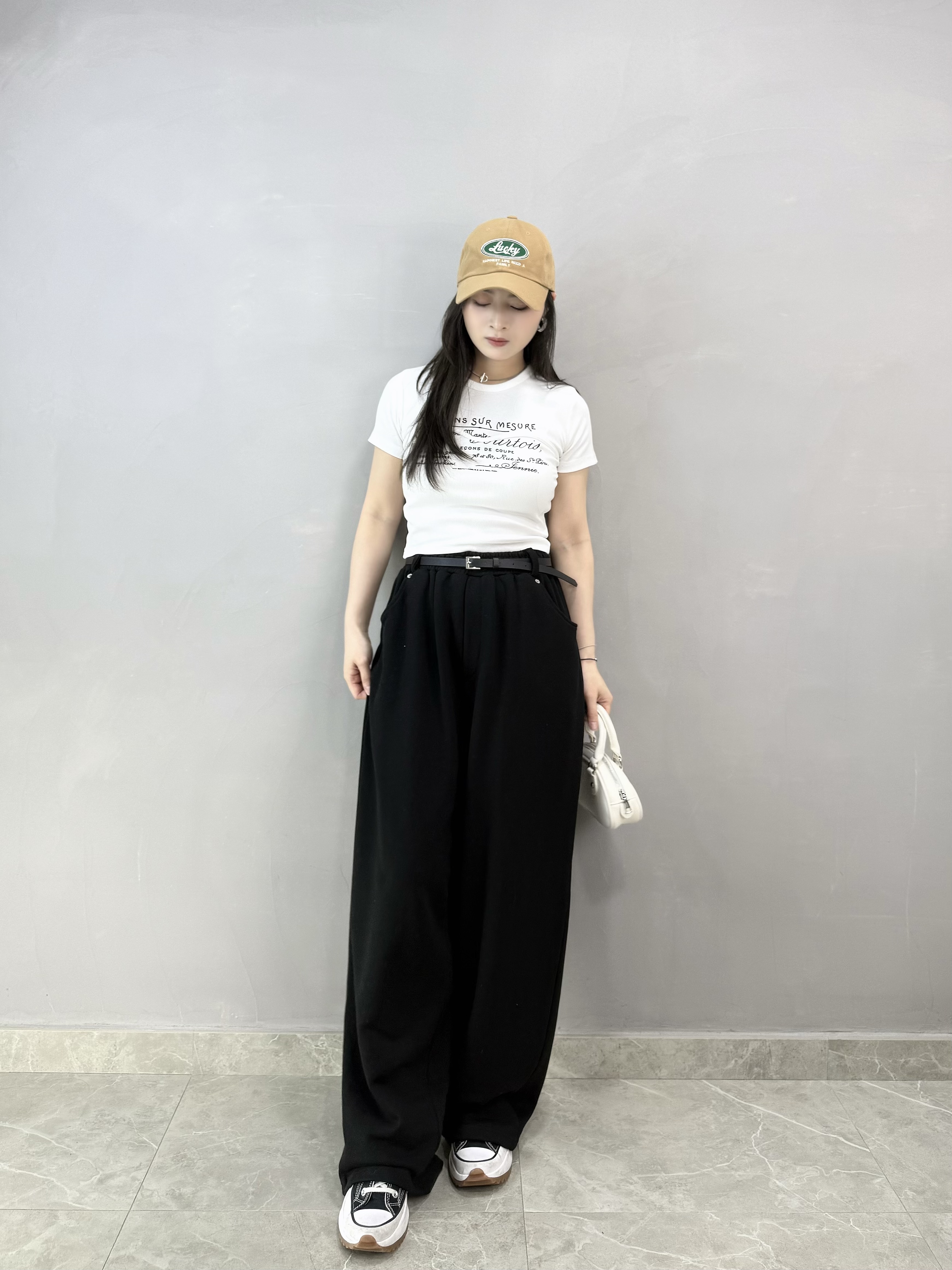 I83 細英文字暗紋Tee