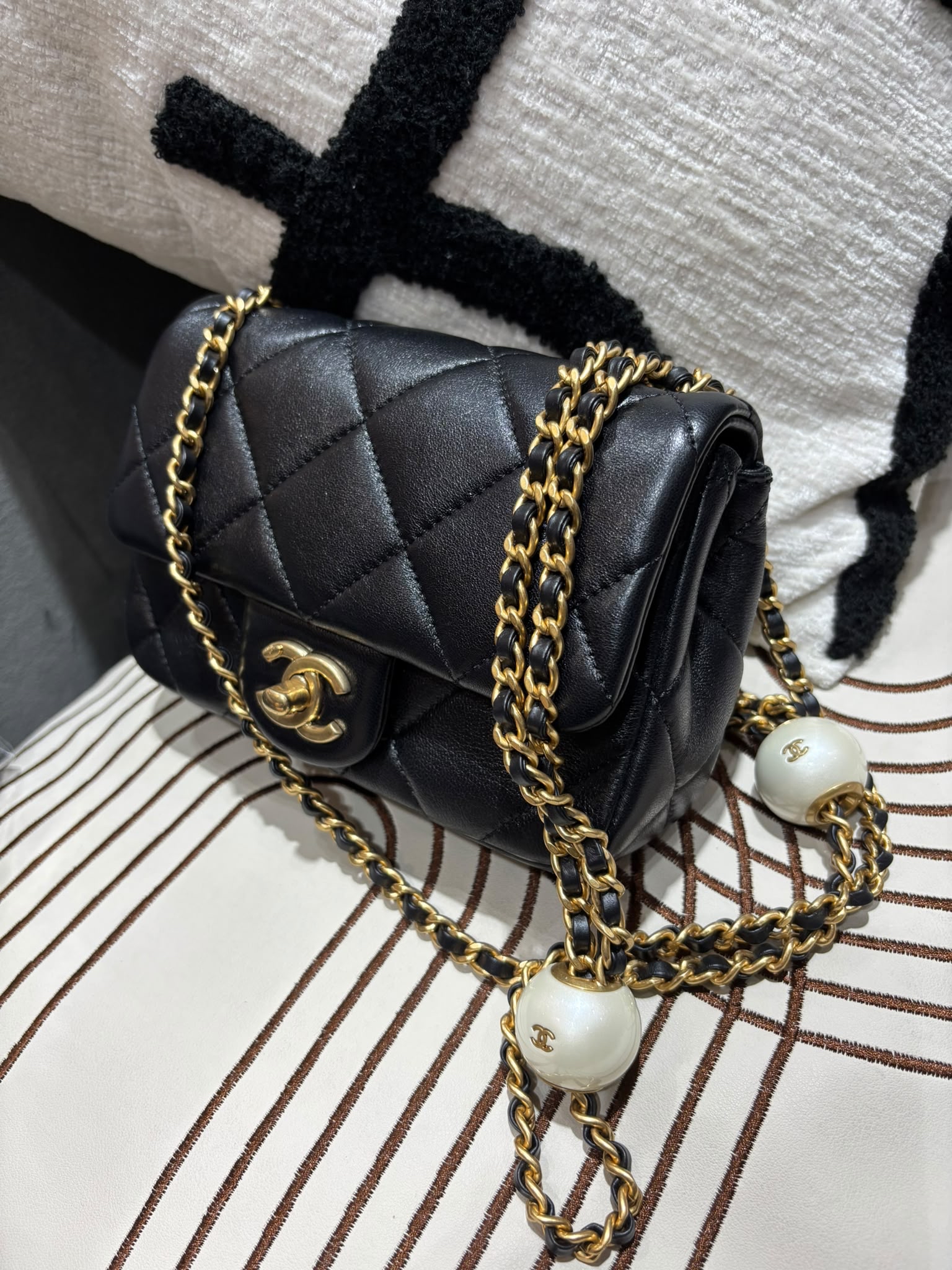 未使用品Chanel Mini Flap with Adjustable Pearls Chain 24S 雙球珍珠調節球 AS4868, 100%Authentic,Unused ✅晶片✅Dust bag✅Box