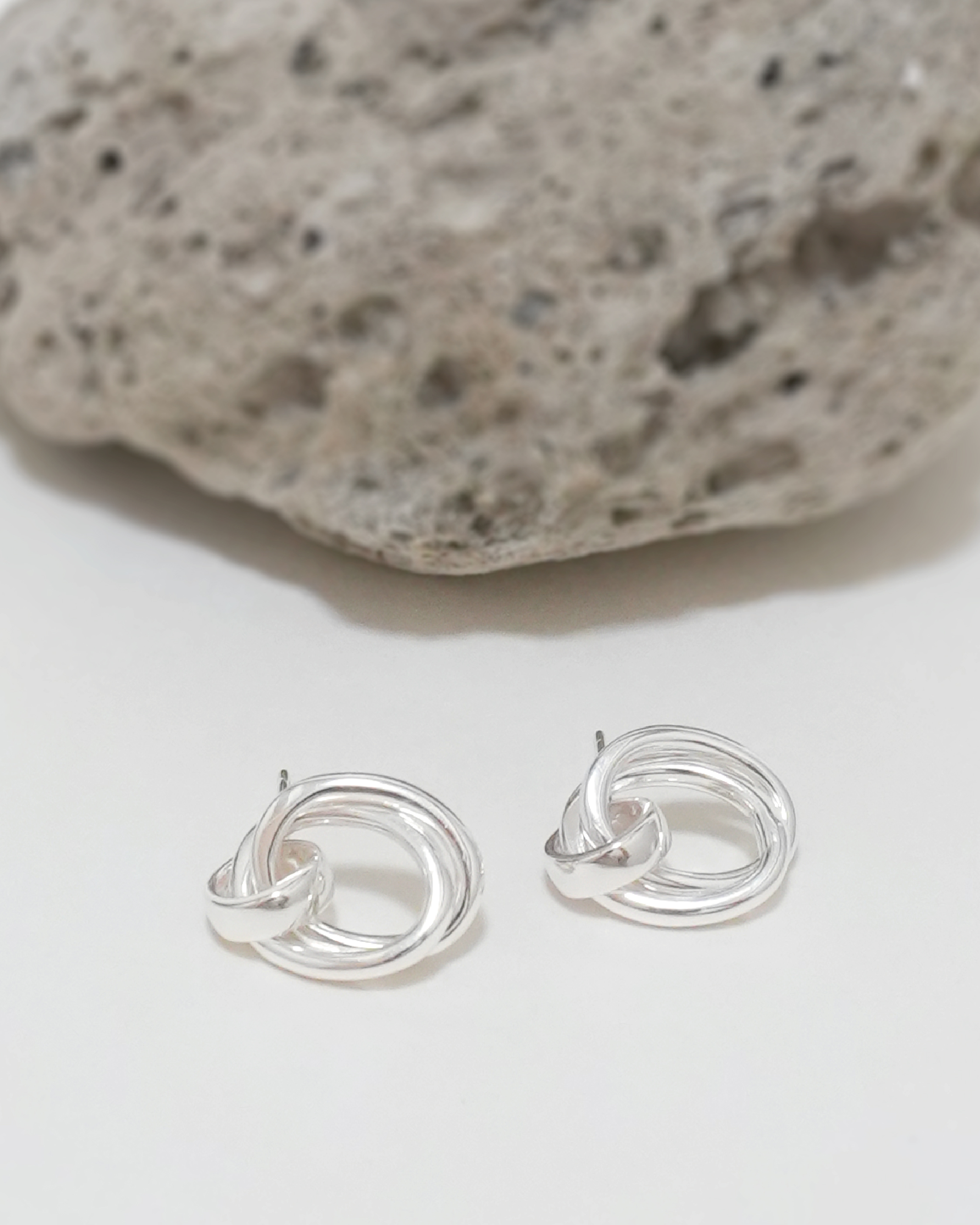 Minimalist lnterloop Earrings