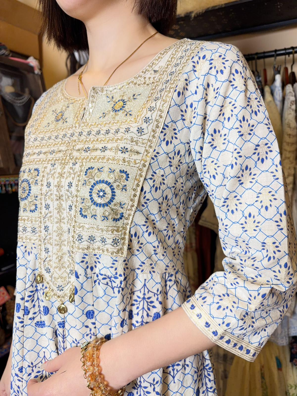 White Blue Heart-Neck 2-side OP 50" #1491