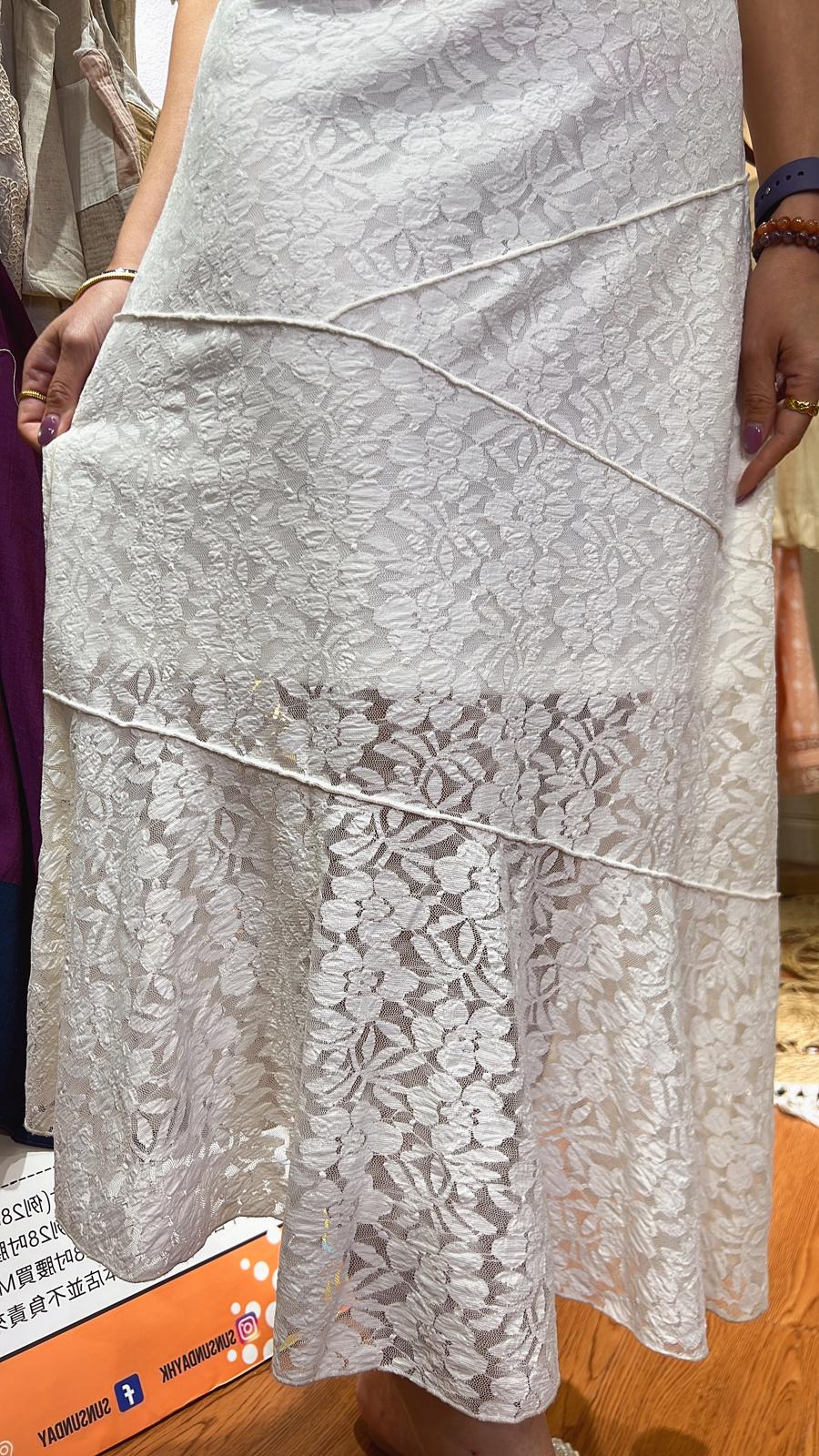 3117 White x Lace Emb Sleeeless OP