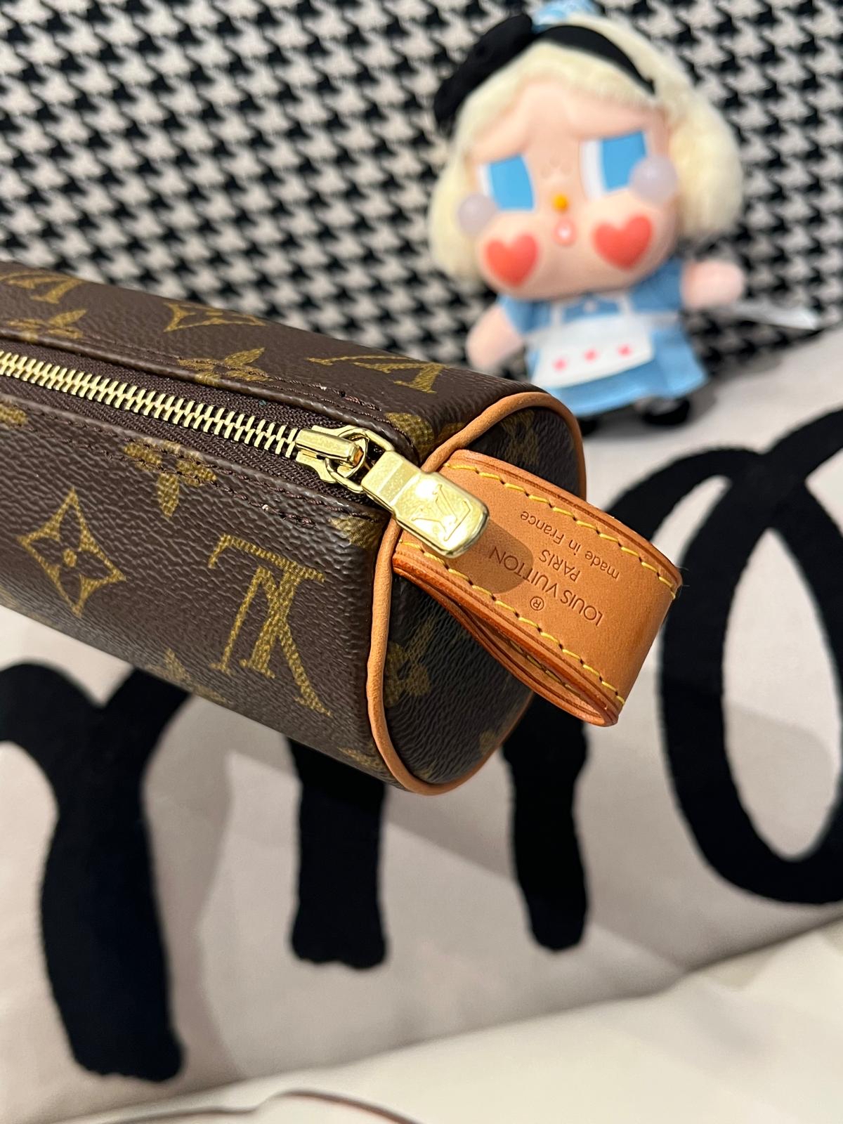 LV Monogram 圓桶筆袋 zip pouch 100%Authentic, 98%New ✅Dust bag