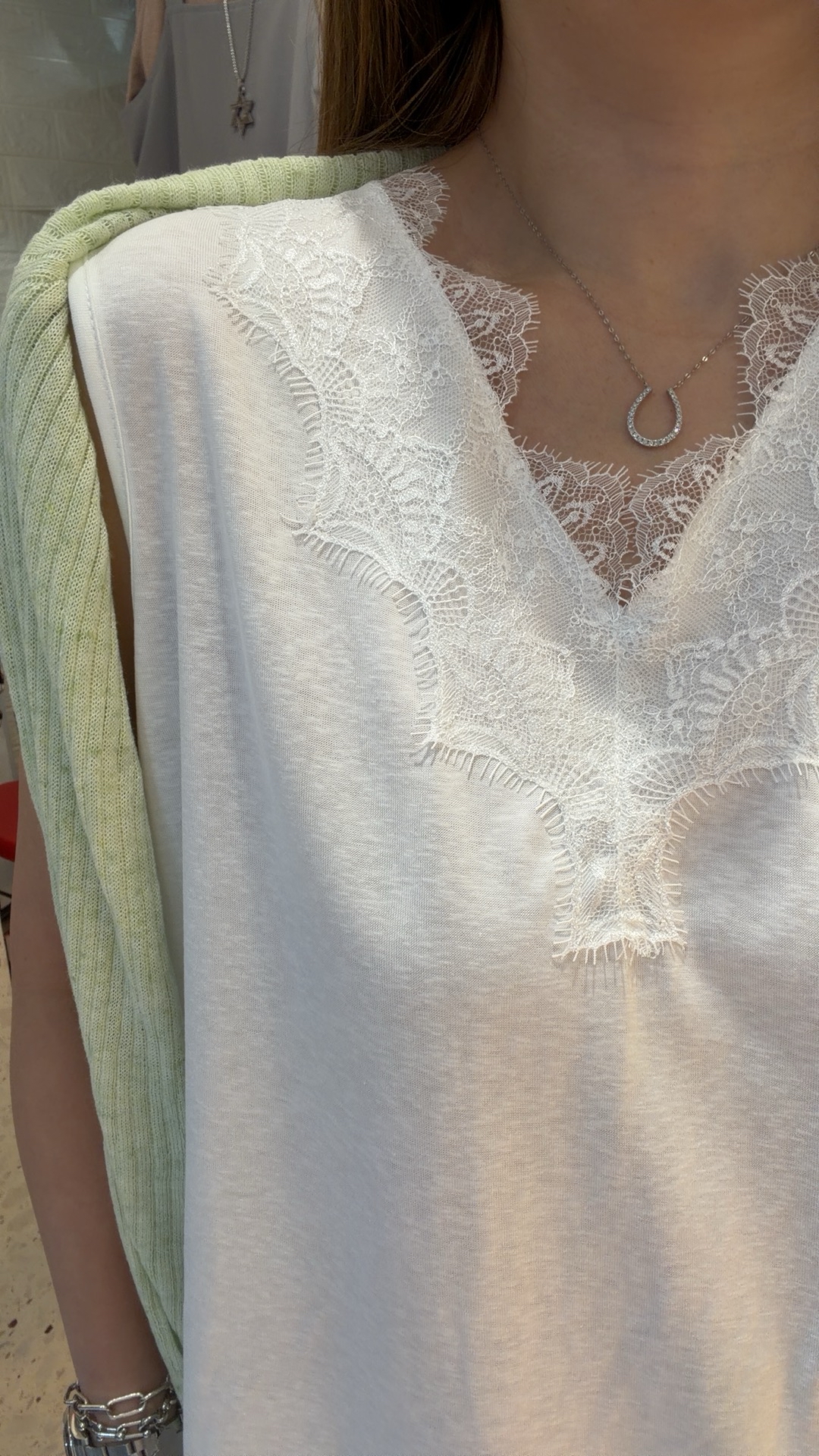 蕾絲拼接斜腳背心