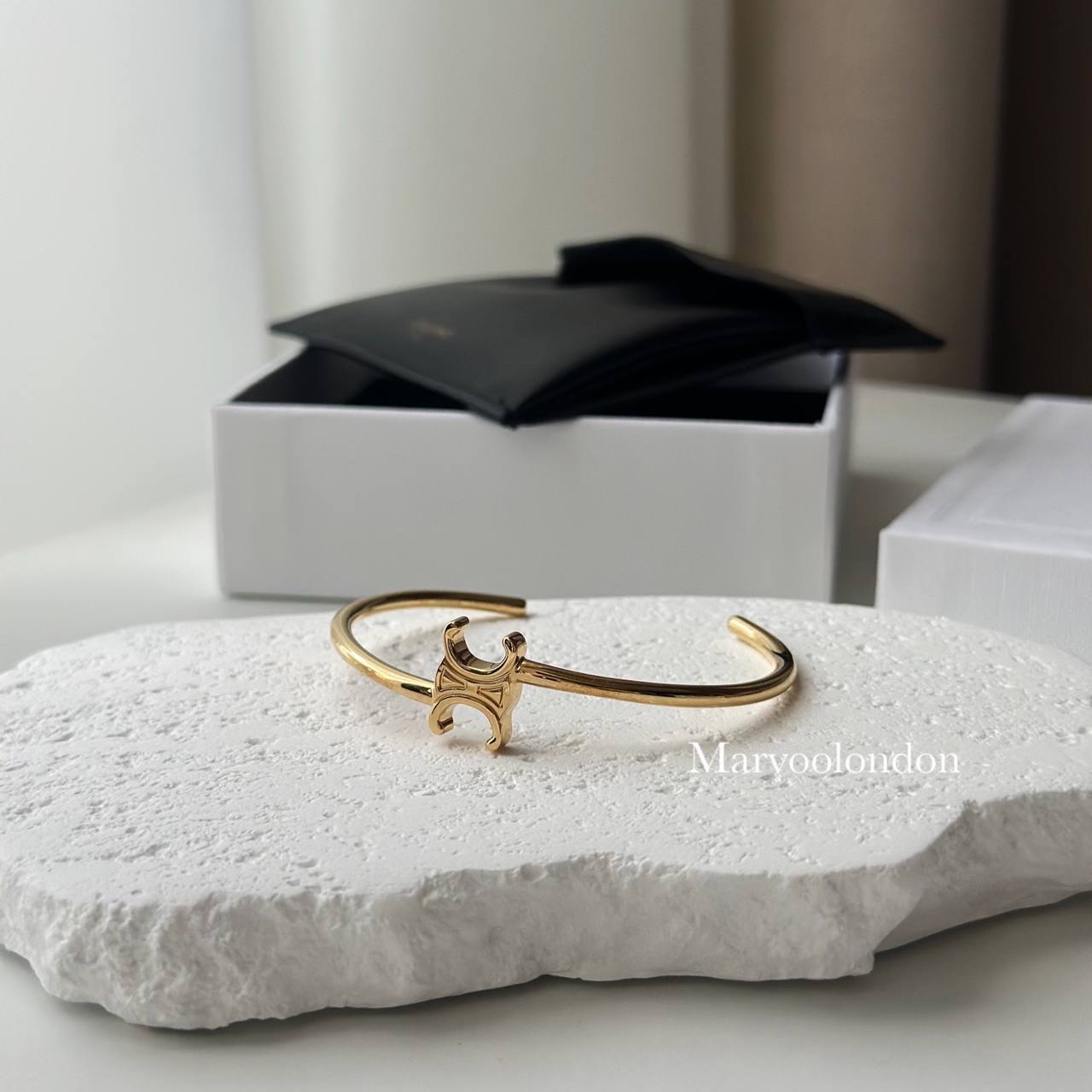 補貨‼️  限時優惠😍訂貨📮Celine Triomphe 不對稱 手鈪  Size C1(14.5cm) C2(15.5cm) C3(16.5cm)