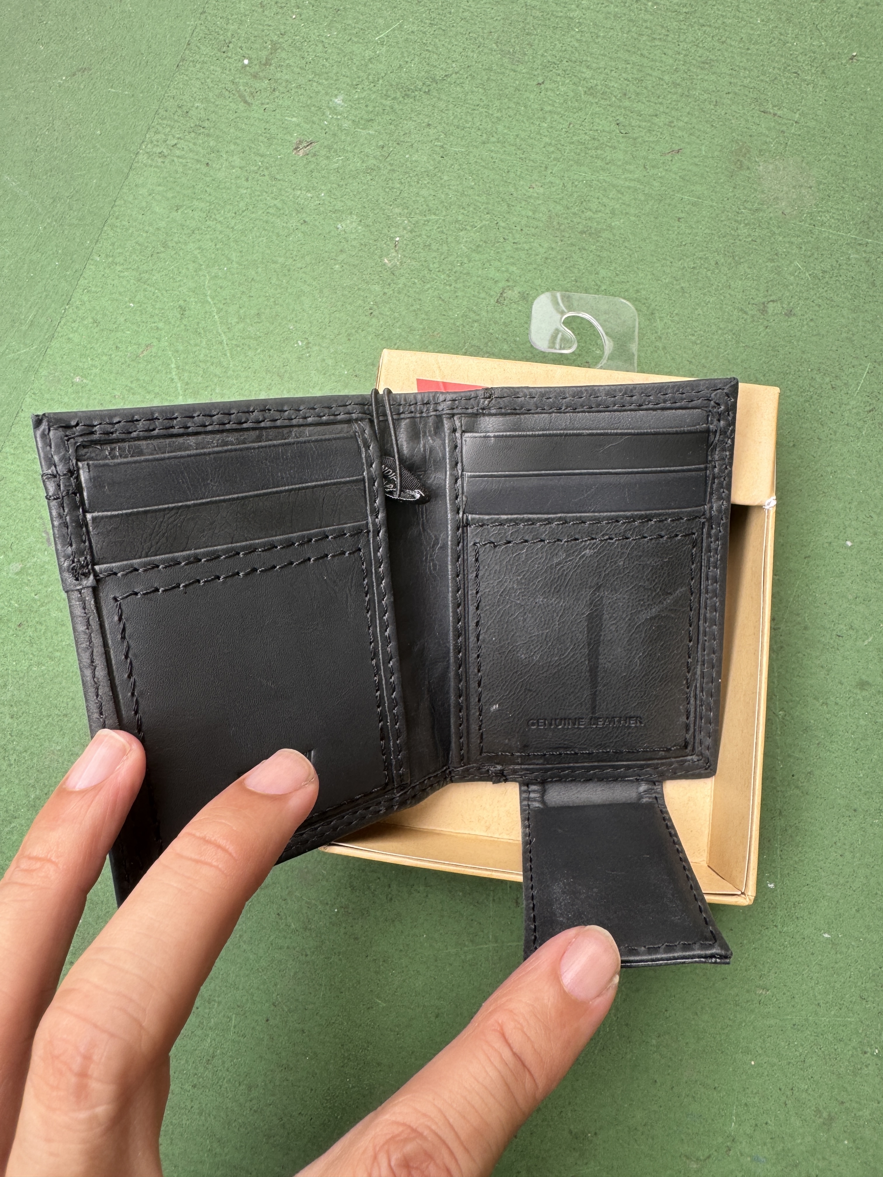  Levi’s 黑色咭片銀包(香港現貨）