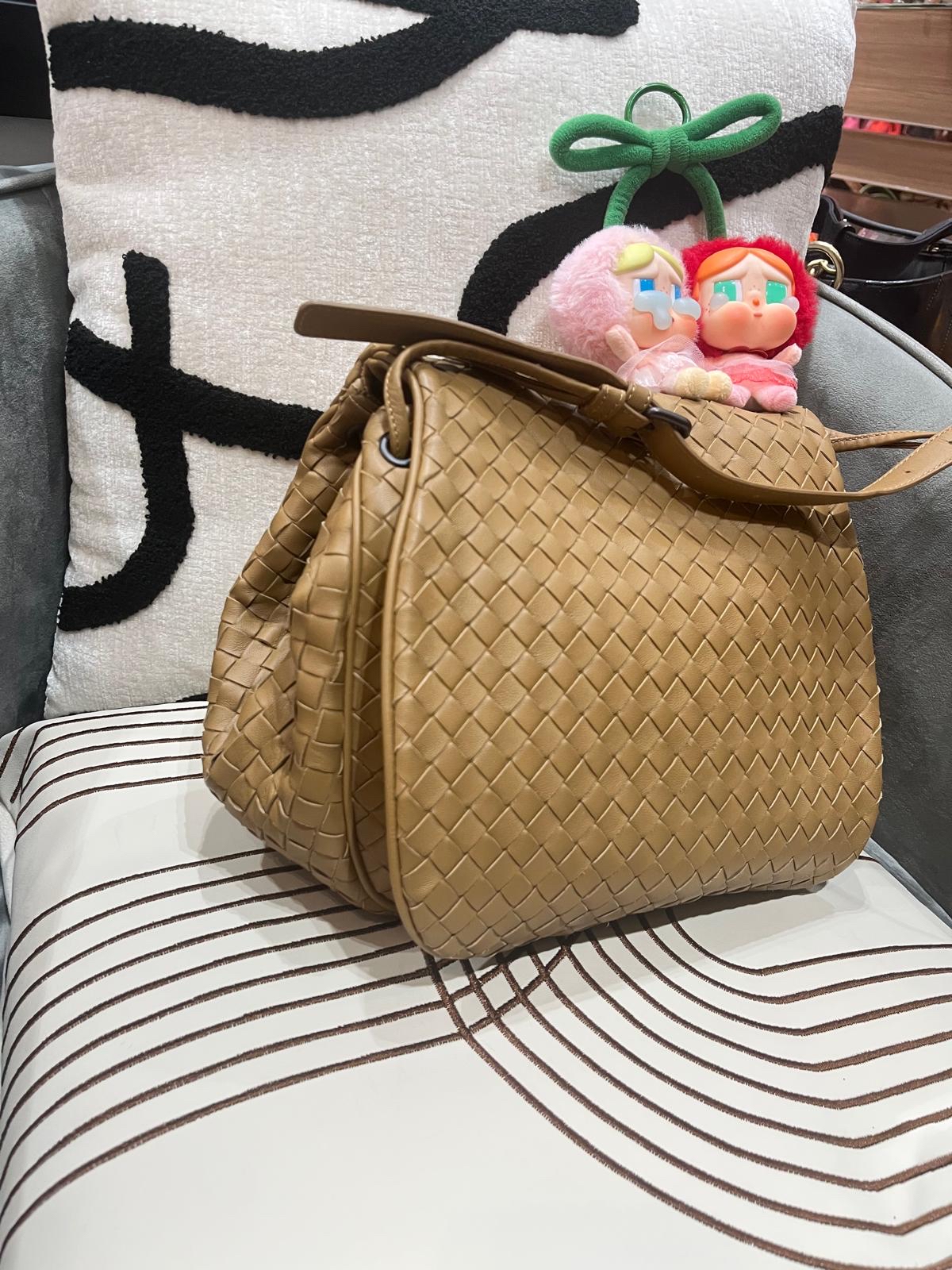 Bottega Veneta BV Crossbody Bag 100%Authentic, 98%New ✅Dust bag