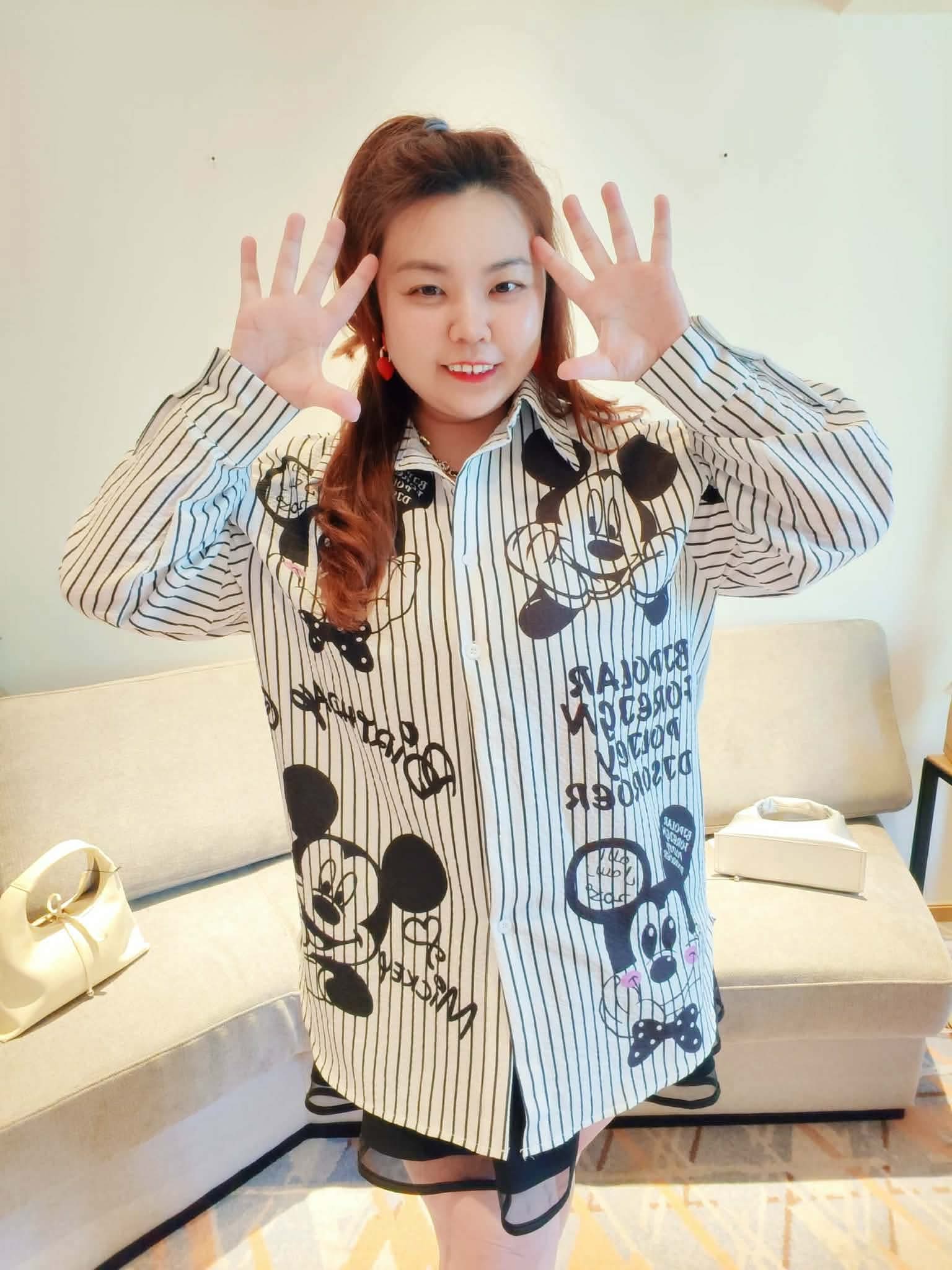 YPA03 626 米奇老鼠线条长袖衬衫（胸围 130 CM）