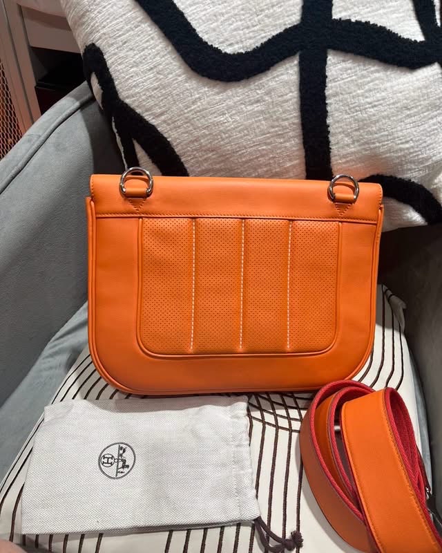Hermes berline 28, Stamp T calfskin 100%Authentic ,98%new ✅dust bag✅strap  