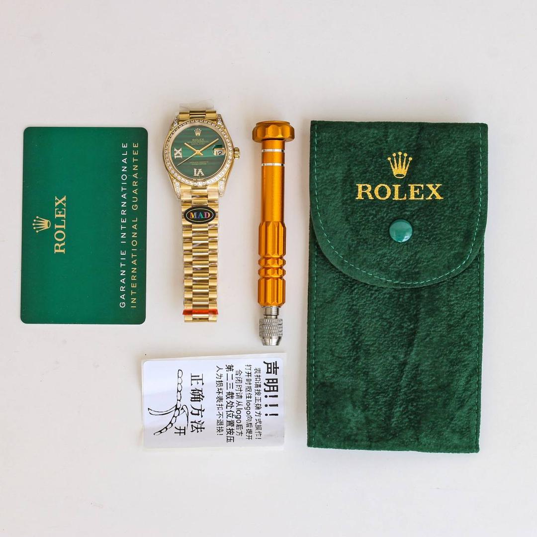 C厂 劳力士 ROLEX 🎮MK5 GMT格林尼治升级版。采用正品一致904L钢材，一体成形的陶瓷白金字体圈口与正品一致。🎮全新3285一体机芯。同步正品GMT针通过正反调时间及日历，配件通用原装。904L钢表壳表链，蓝宝石镜面，超级夜光，双向陶瓷旋转表圈，折叠表扣
